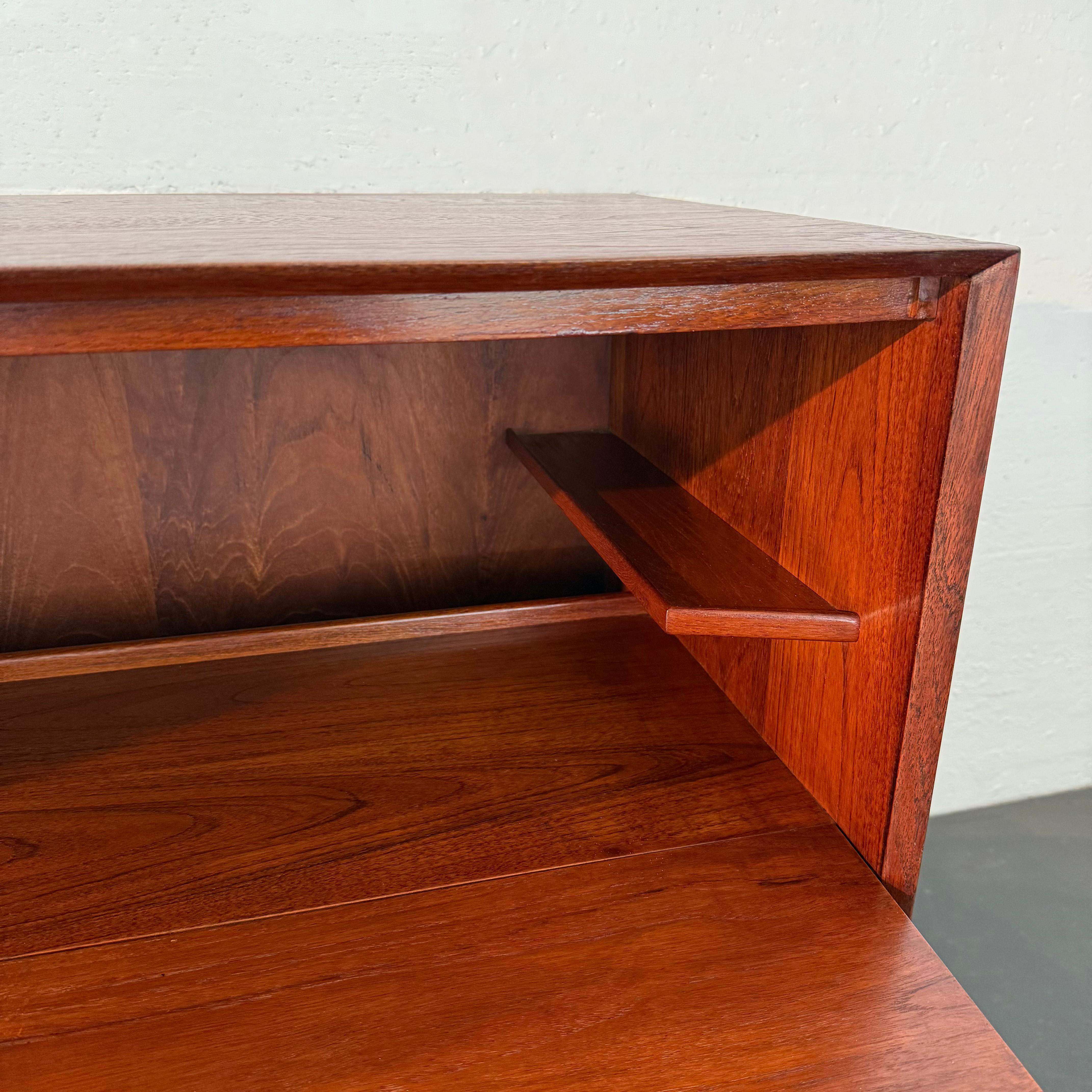 Danish Modern Teak Dry Bar Cabinet By Peter Hvidt And Orla Mølgaard-Nielsen For Sale 3