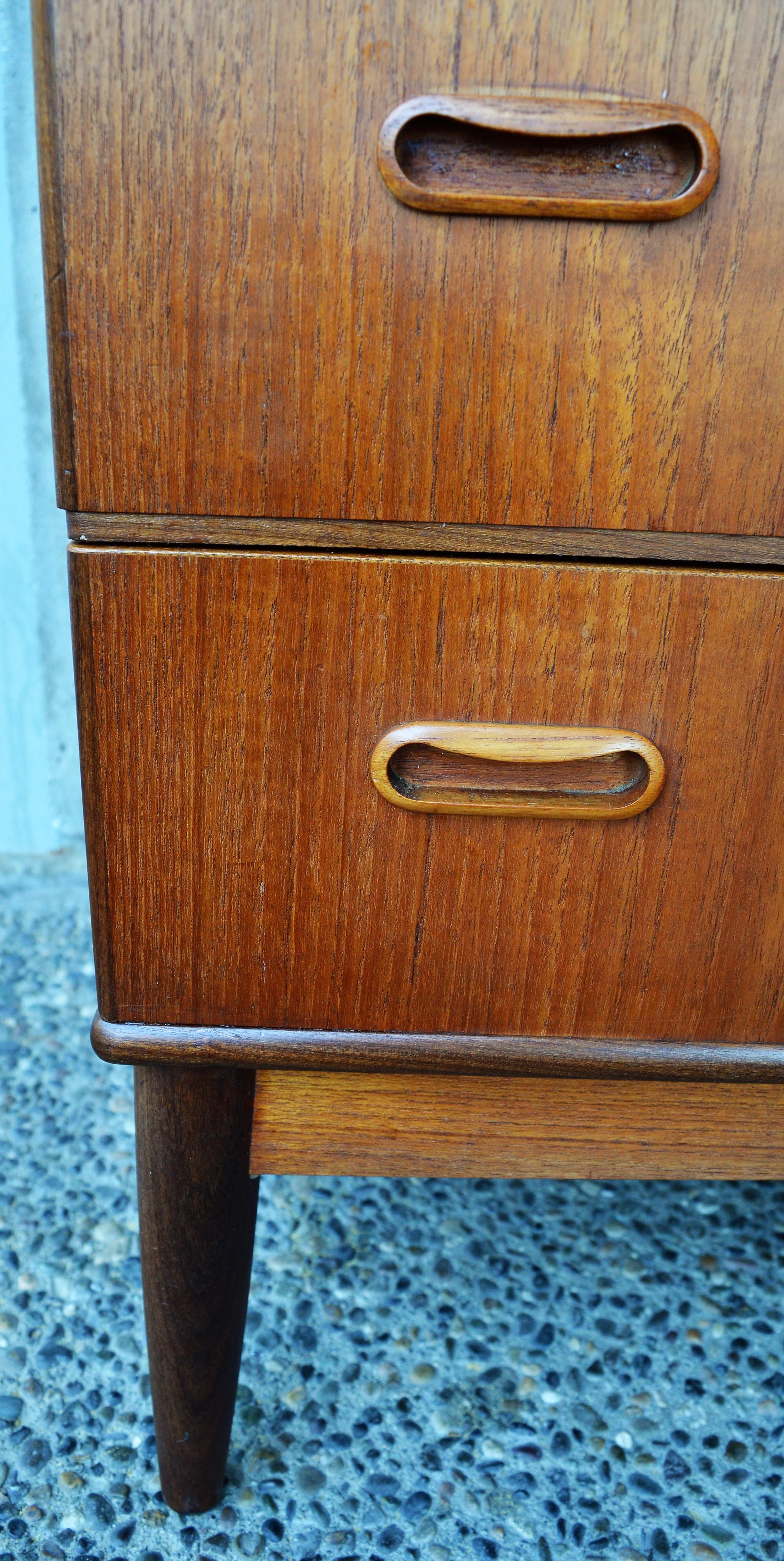 Danish Modern Teak Eight-Drawer Dresser, Continuous Grain, Two-Tone Detailing 1