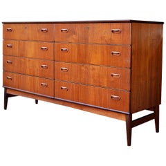 Danish Modern Teak Eight-Drawer Dresser, Continuous Grain, Two-Tone Detailing