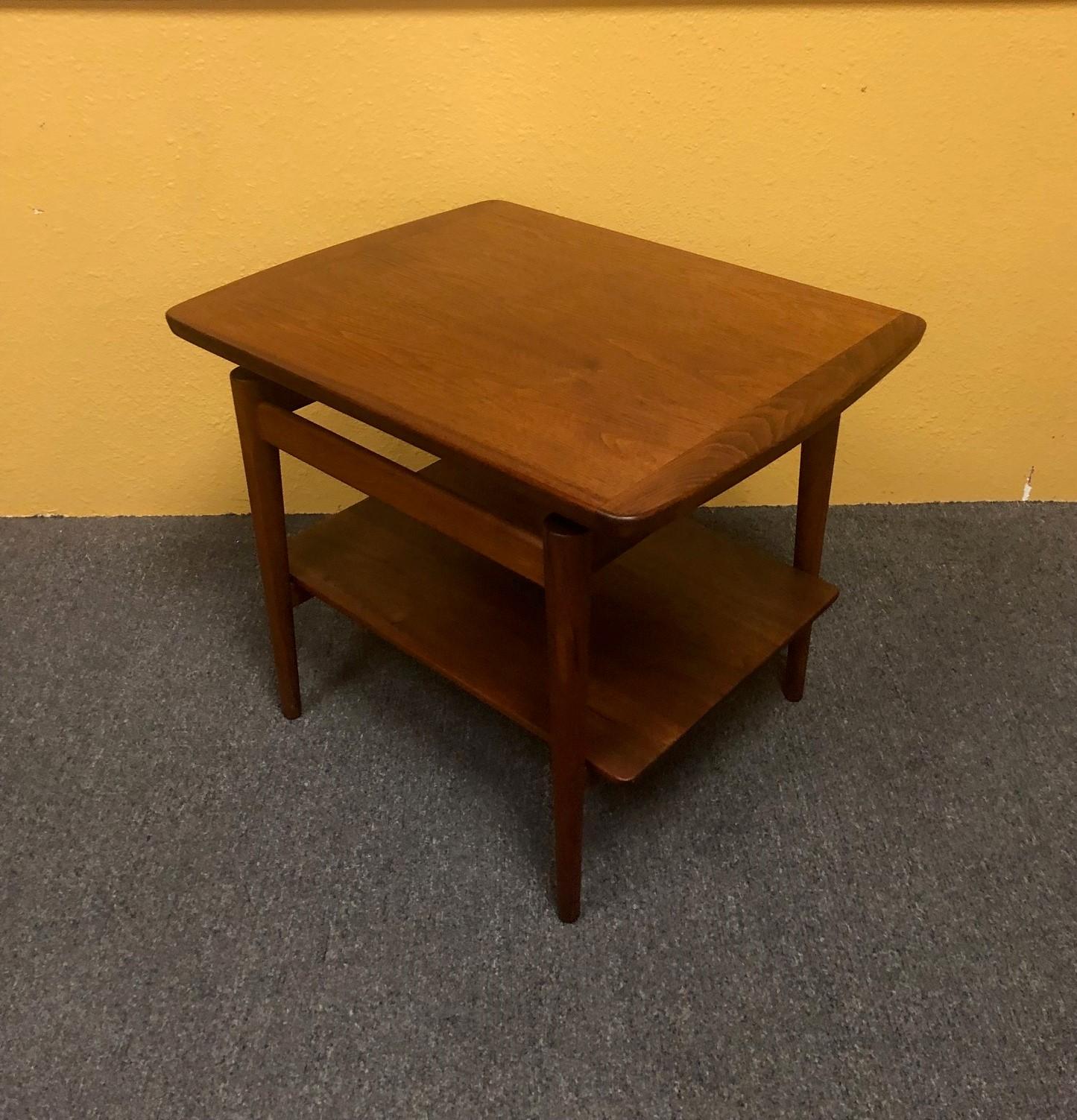 Danish Modern Teak End / Side Table with Floating Top In Good Condition In San Diego, CA