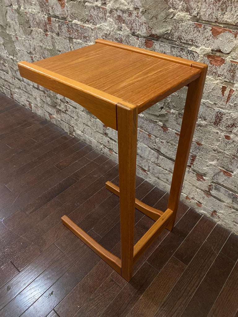 Danish Modern Teak End Table by FBJ Mobler, CShape For Sale at 1stDibs
