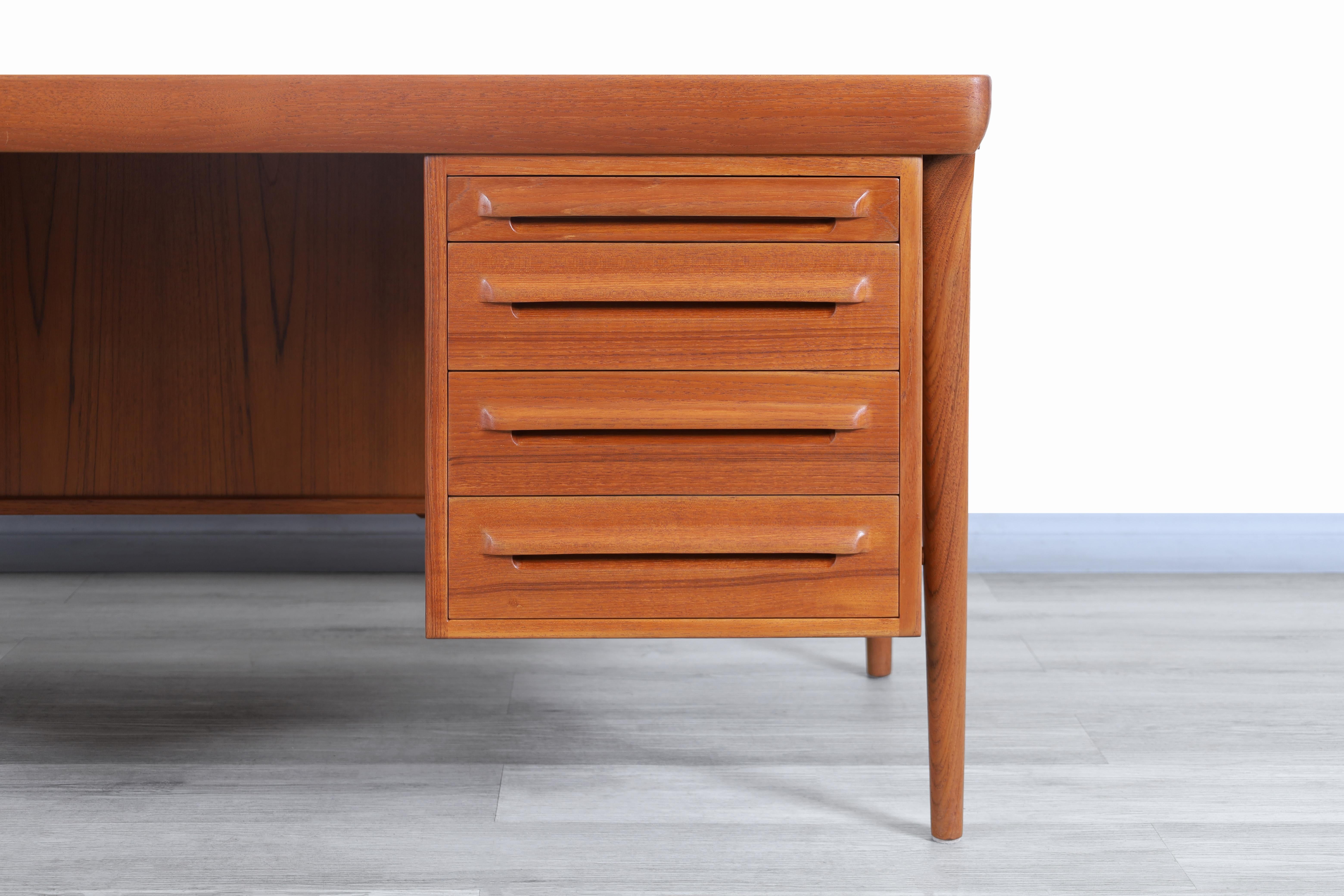 Danish Modern Teak Executive Desk by Ib Kofod Larsen In Excellent Condition For Sale In North Hollywood, CA