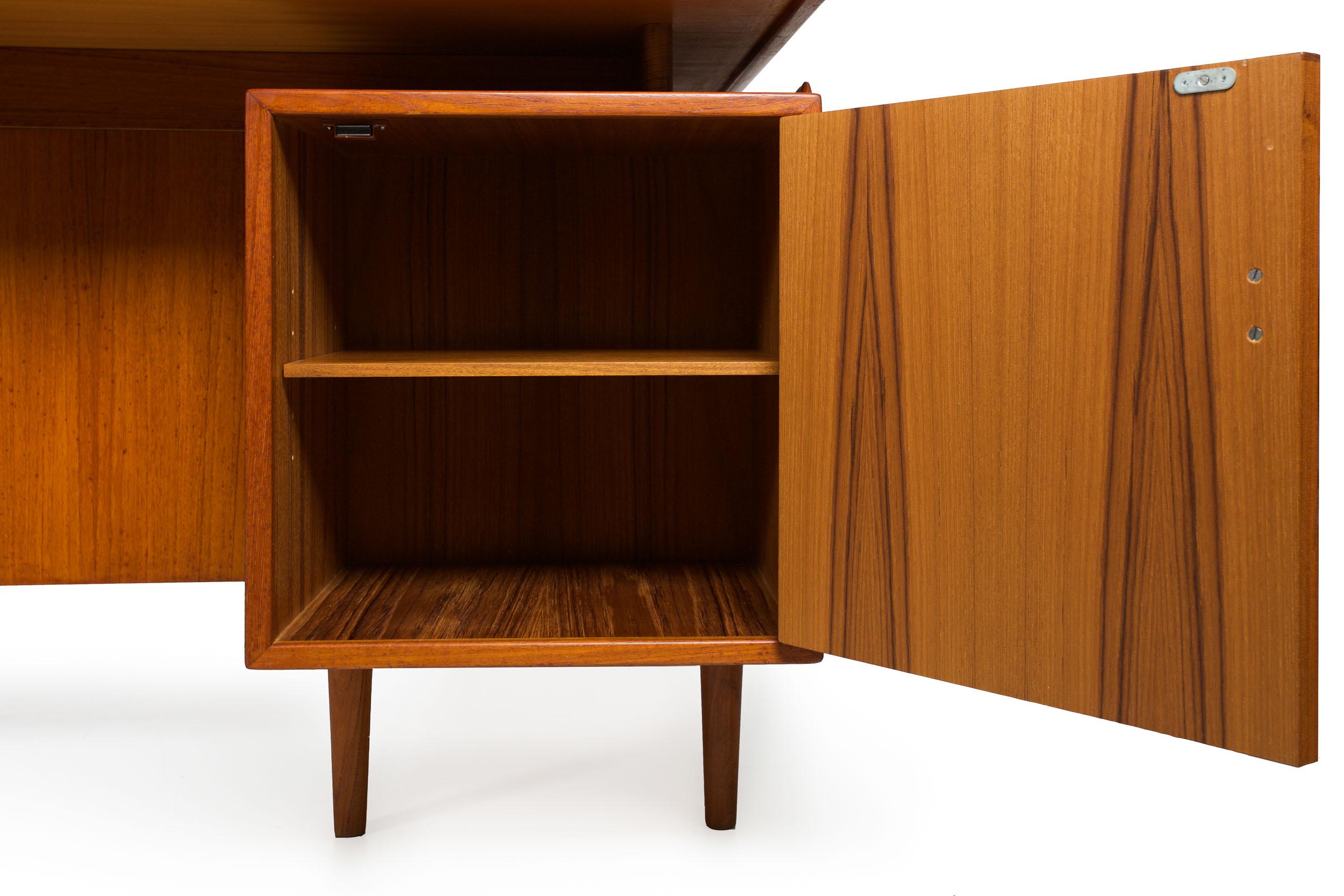 Danish Modern Teak Executive Desk with Credenza Return by Arne Vodder for Sibast 2