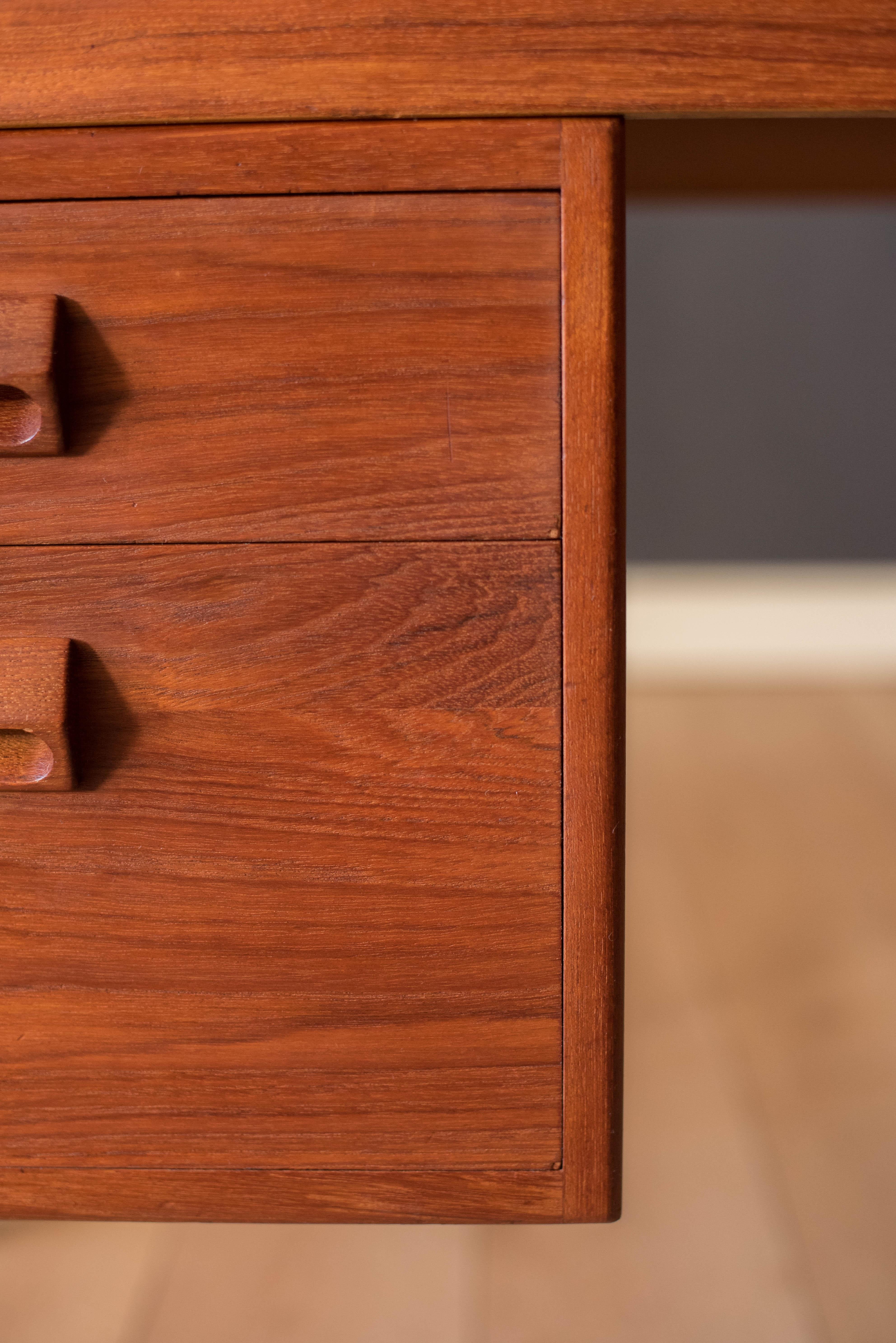 Danish Modern Teak Executive Writing Desk by Borge Mogensen for Soborg Mobler in vendita 7