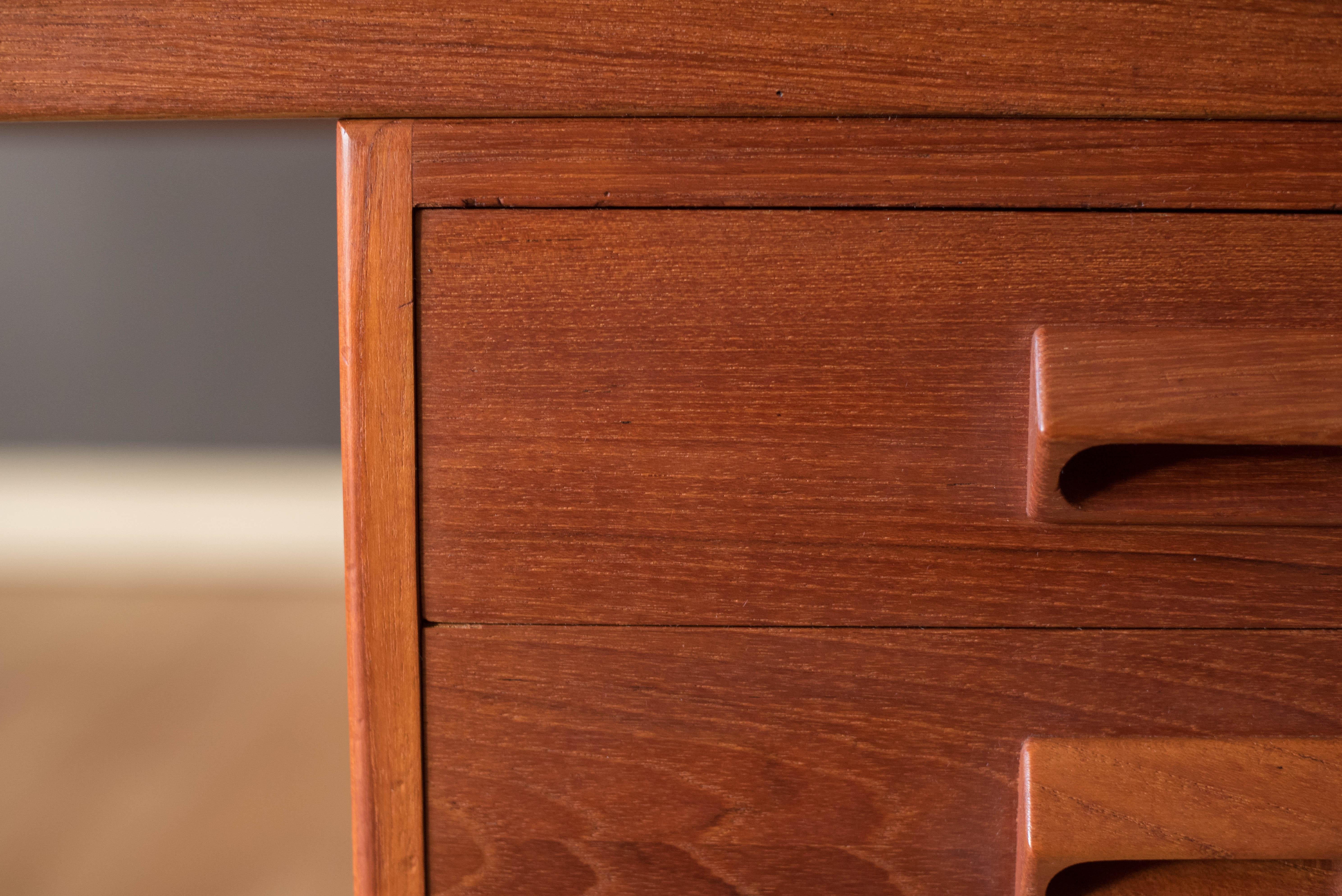 Danish Modern Teak Executive Writing Desk by Borge Mogensen for Soborg Mobler in vendita 8