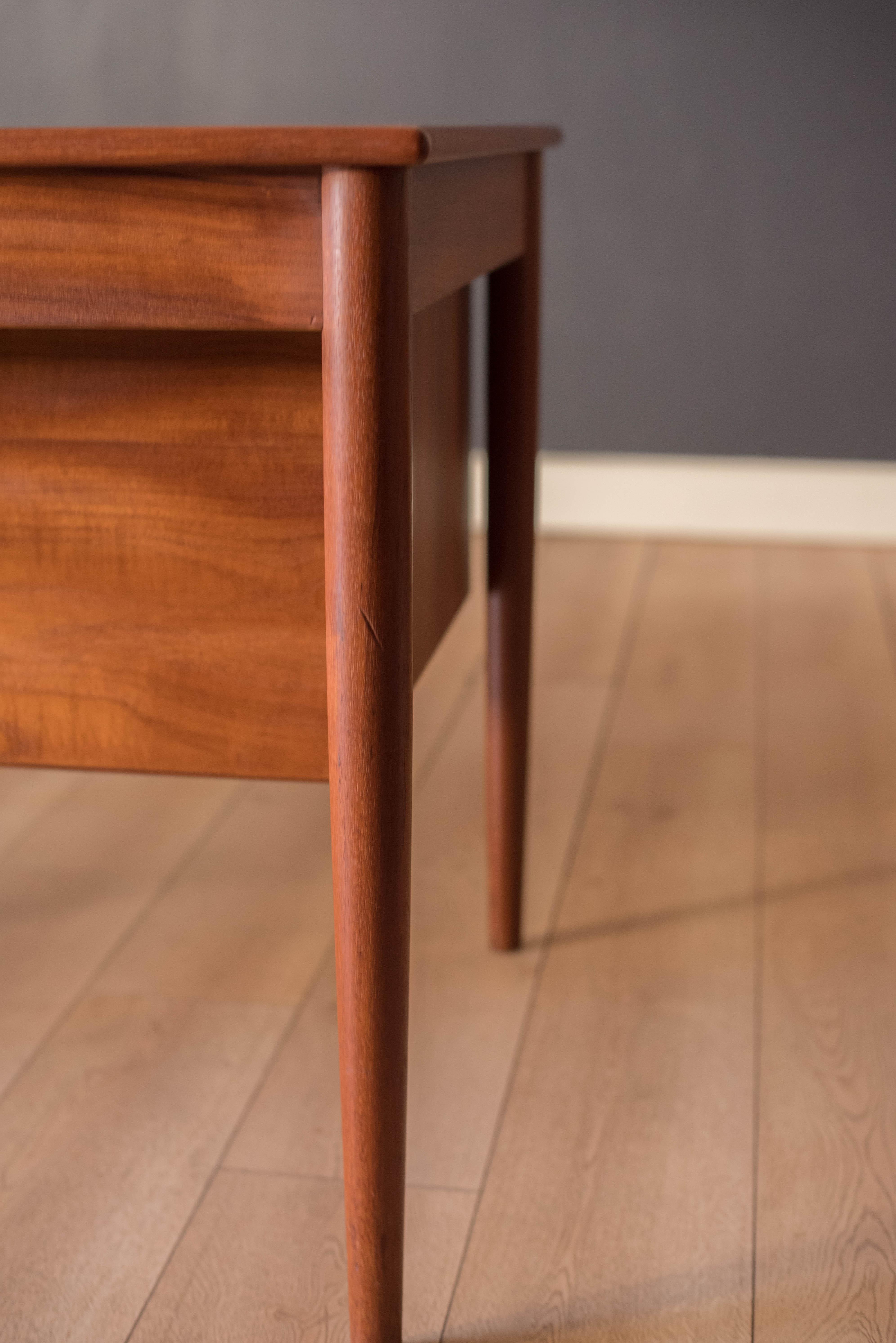 Danish Modern Teak Executive Writing Desk by Borge Mogensen for Soborg Mobler in vendita 13