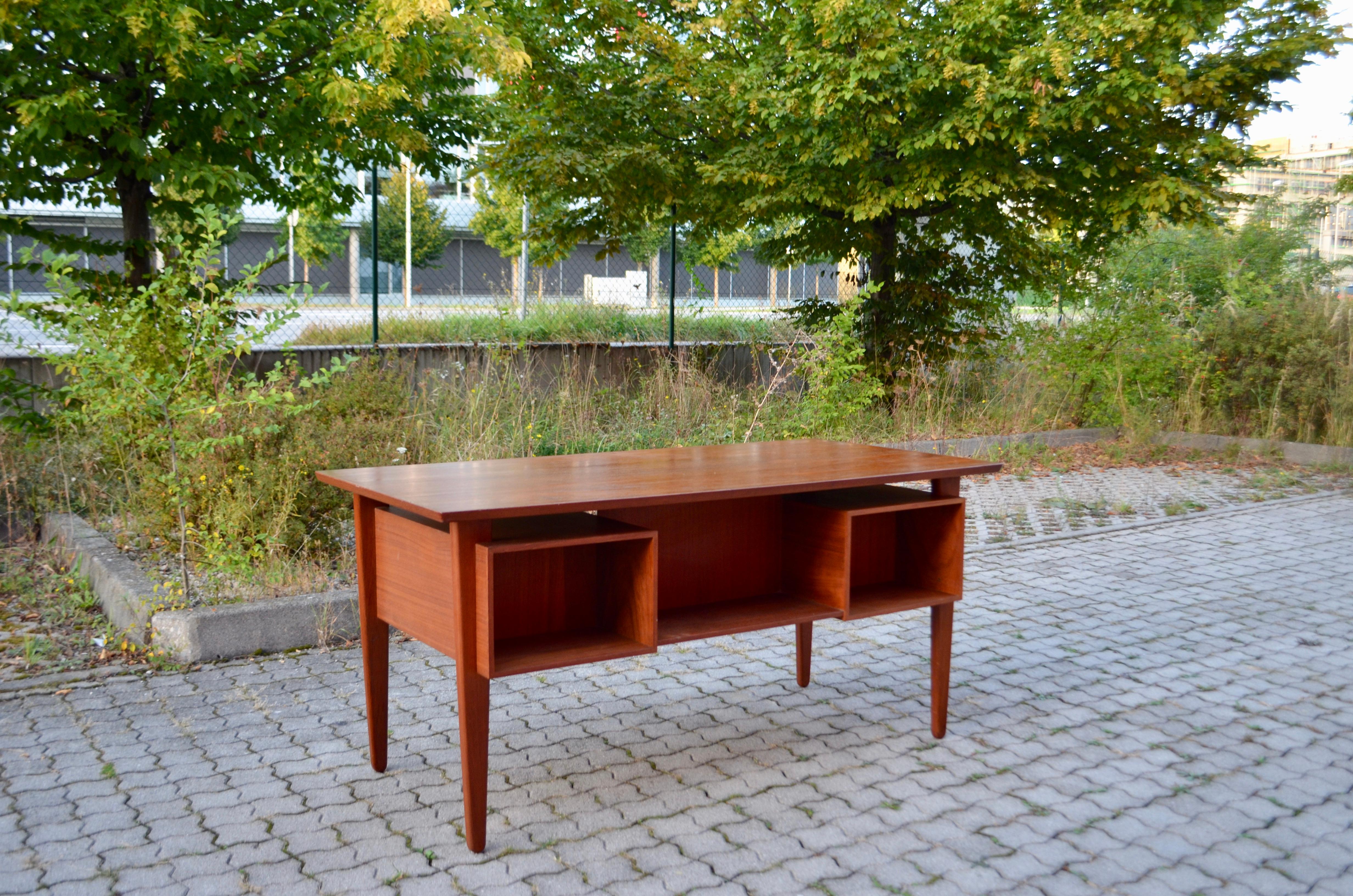 Danish Modern Teak Executive Writing Desk Henning Jorgensen for Fredericia For Sale 7