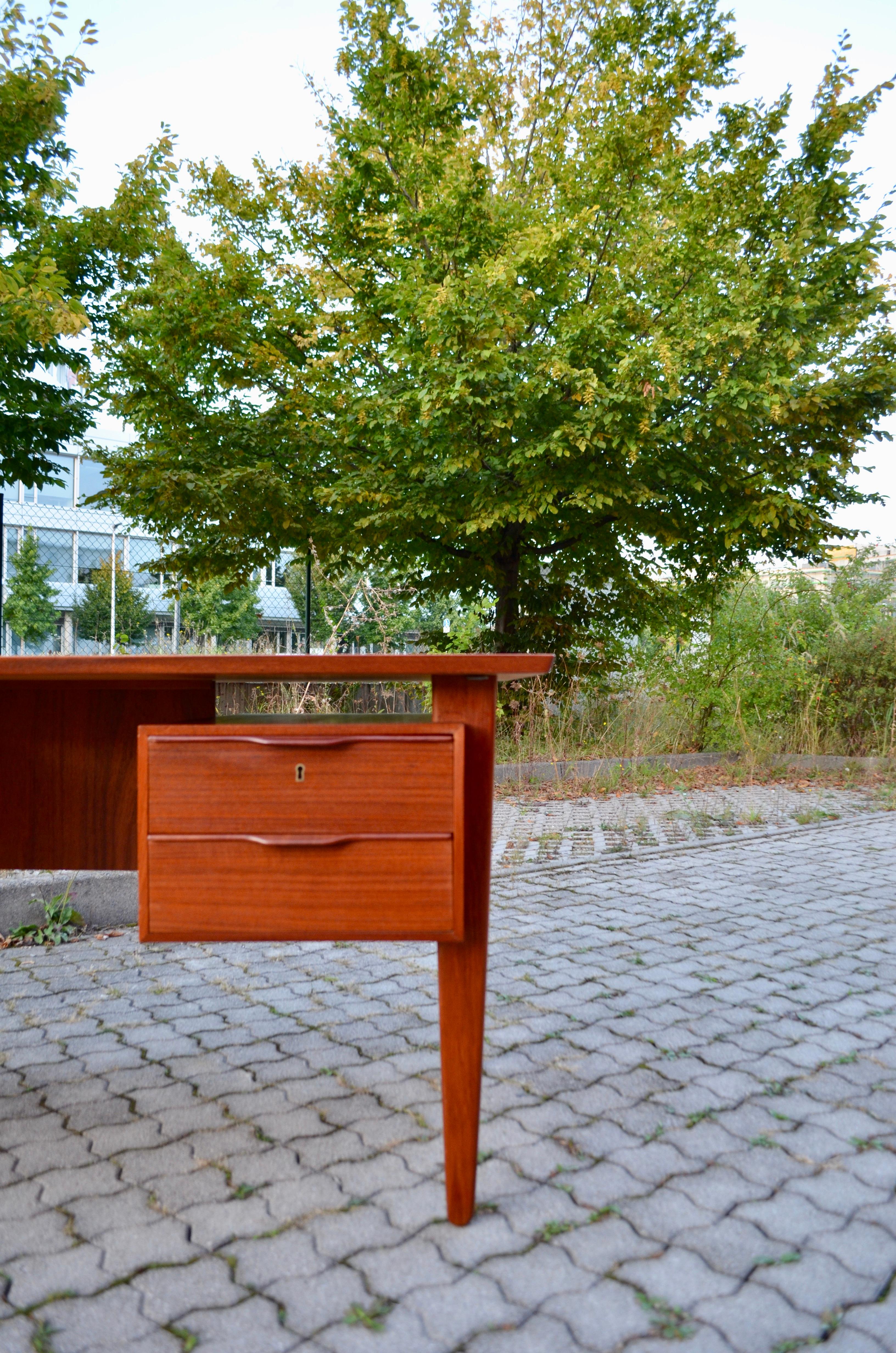 Danish Modern Teak Executive Writing Desk Henning Jorgensen for Fredericia For Sale 10
