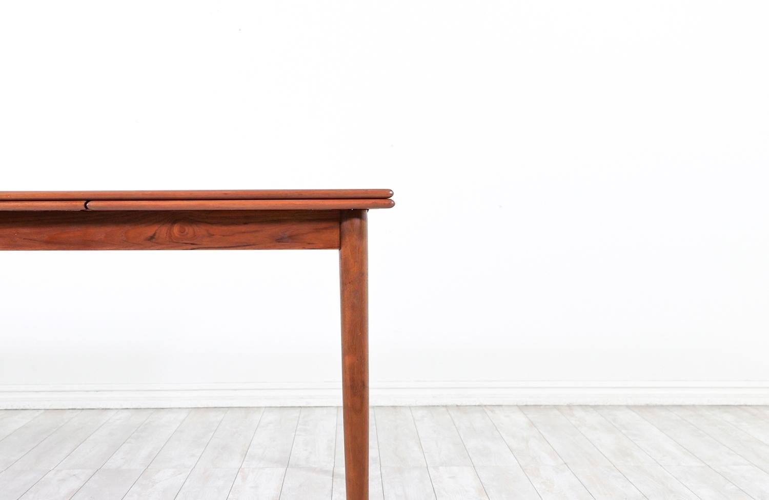 Mid-20th Century Expertly Restored - Danish Modern Teak Expanding Draw-Leaf Dining Table For Sale