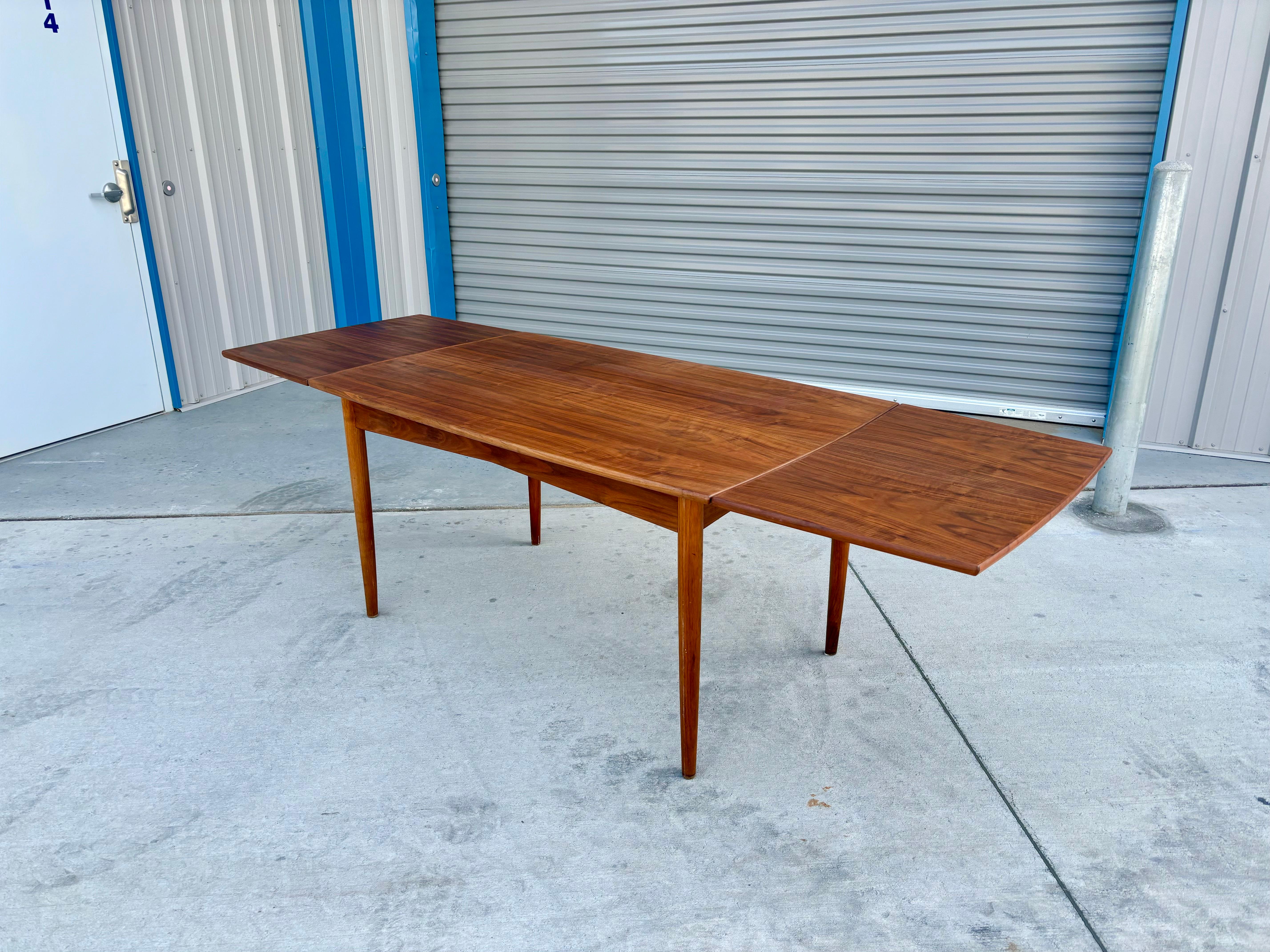 Danish Modern Teak Extendable Dining Table, 1960s For Sale 4
