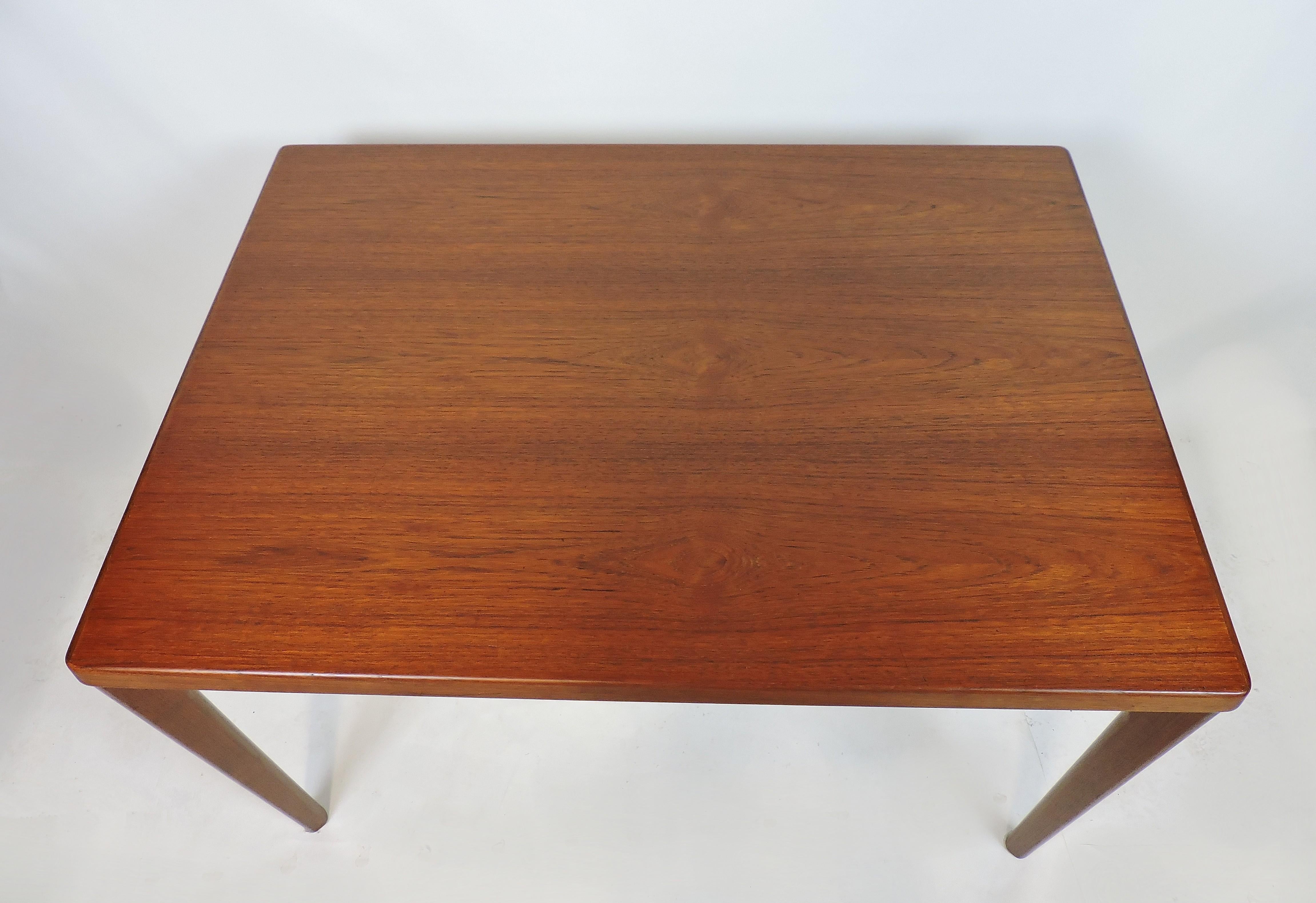 Danish Modern Teak Extendable Dining Table by Henning Kjaernulf for Vejle Stole In Good Condition In Chesterfield, NJ