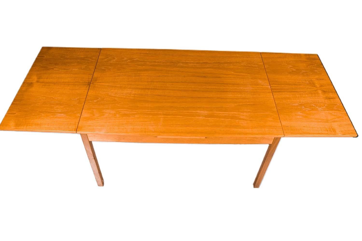 Mid-Century Modern Table de salle à manger danoise moderne à rallonge en teck en vente