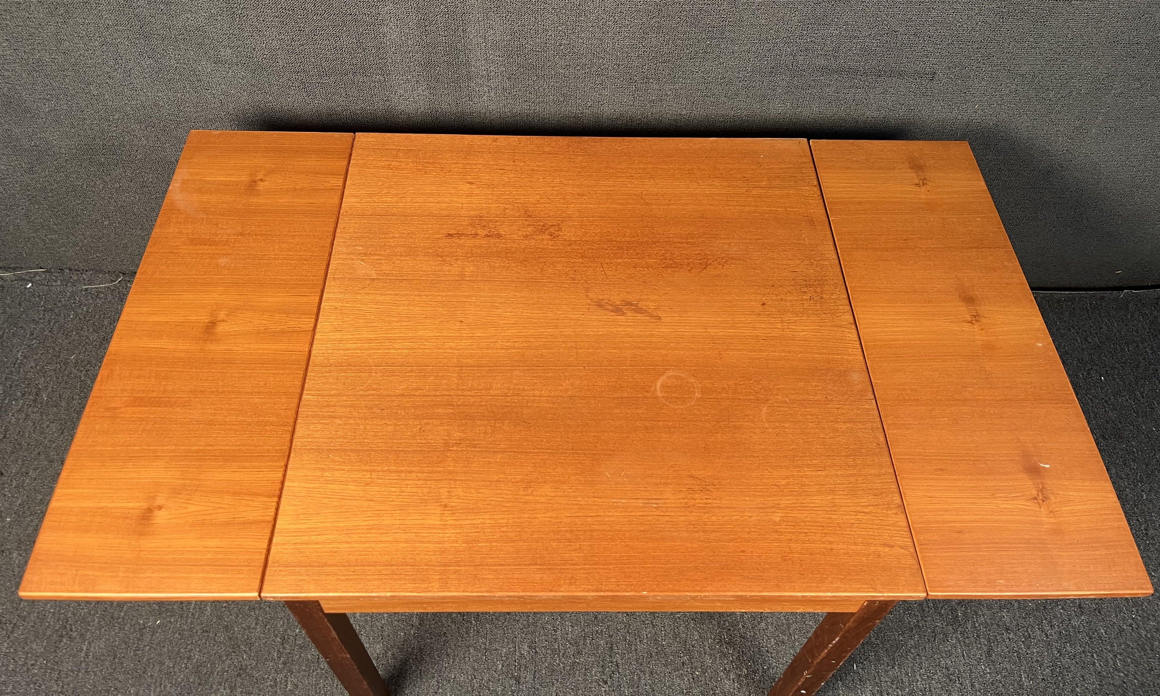 Ausziehbarer dänischer moderner Esstisch aus Teakholz (Dänisch) im Angebot