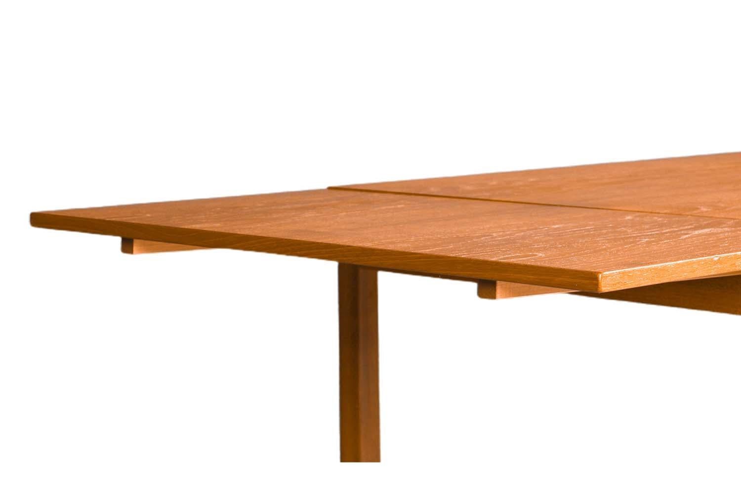 Danish Modern Teak Extendable Dining Table In Good Condition For Sale In Baltimore, MD