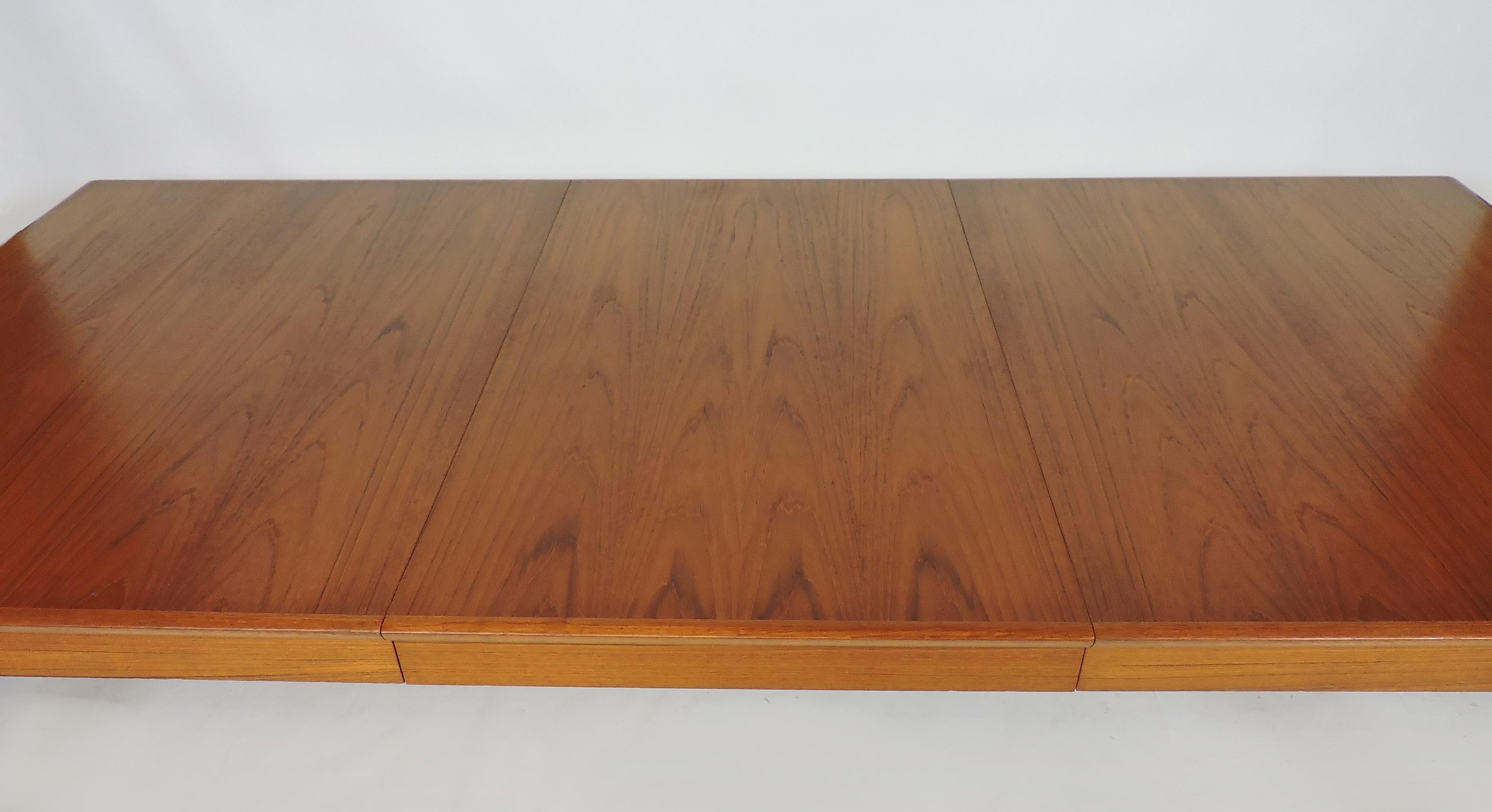 Danish Modern Teak Extendable Dining Table H.W. Klein for Bramin In Good Condition In Chesterfield, NJ