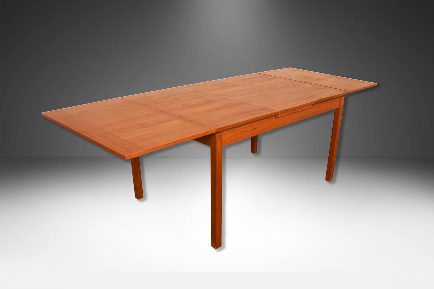 Danish Modern Teak Extendable Dining Table Vejle Stole Møbelfabrik In Fair Condition For Sale In Baltimore, MD