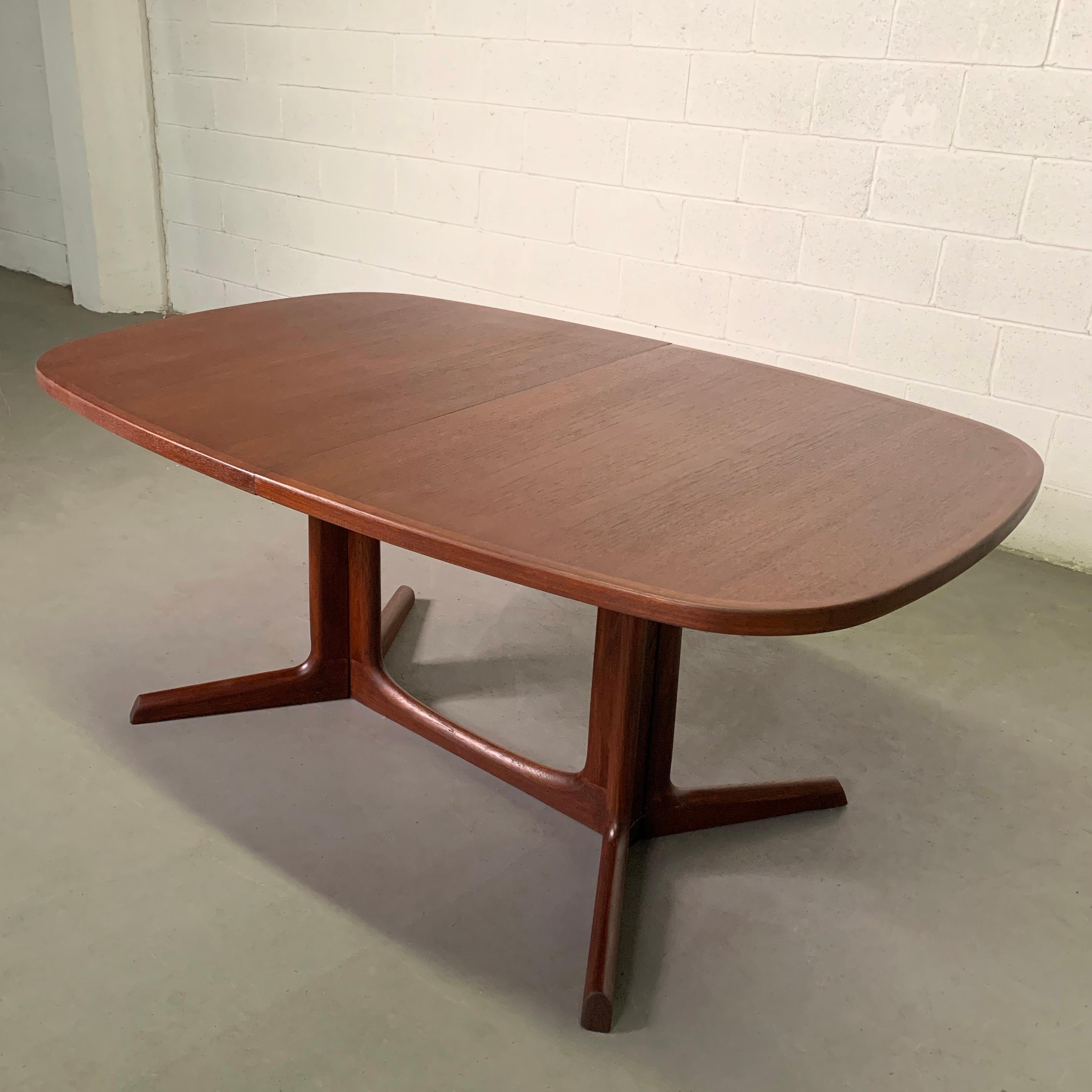 Danish Modern Teak Extension Dining Table by Niels O. Moller, Gudme Mobilfabrik In Good Condition In Brooklyn, NY
