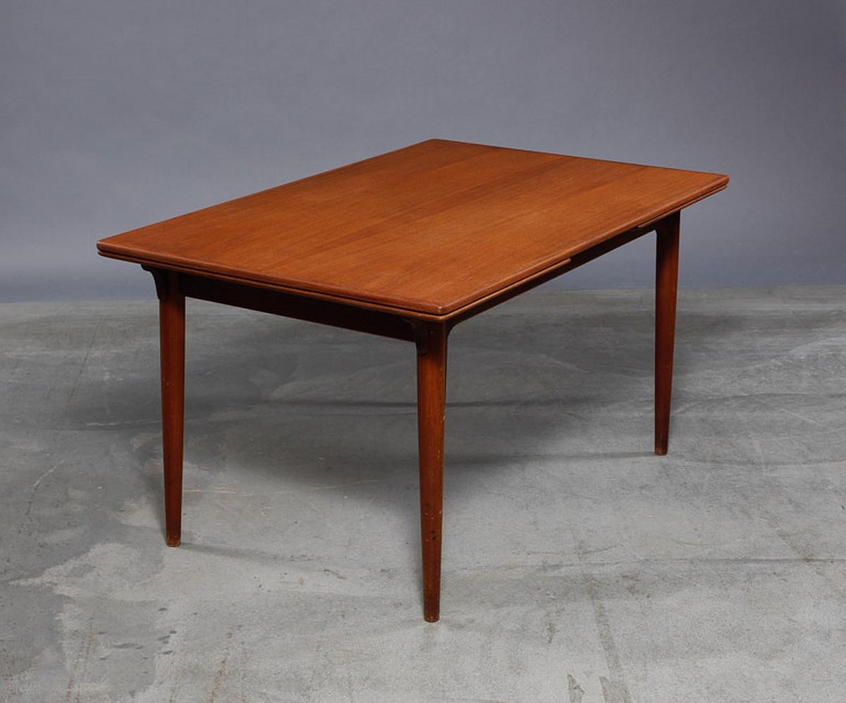 Danish Modern Teak Extension Dining Table by Omann Jun In Good Condition In Belmont, MA