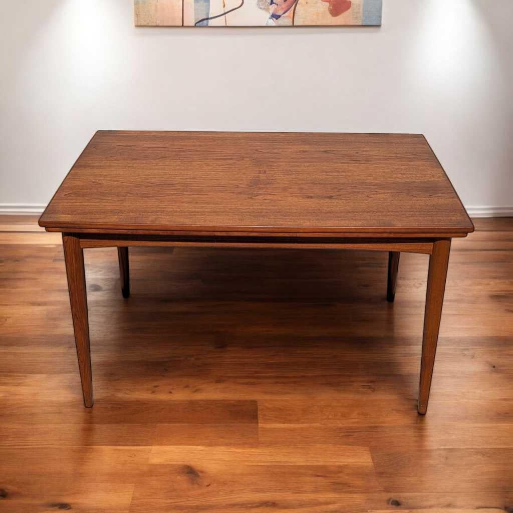 Mesa de comedor extensible danesa moderna de teca, por Skovmand and Andersen, años 60 en venta 3
