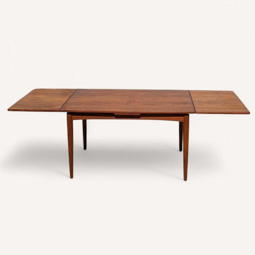 Mesa de comedor extensible danesa moderna de teca, por Skovmand and Andersen, años 60 en venta 4