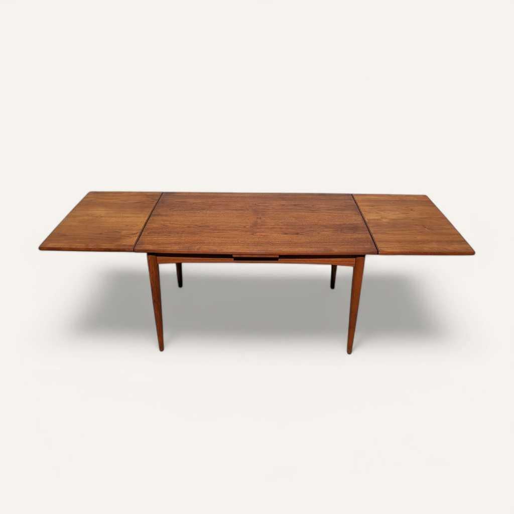 Mesa de comedor extensible danesa moderna de teca, por Skovmand and Andersen, años 60 en Bueno estado para la venta en Rancho Cucamonga, CA