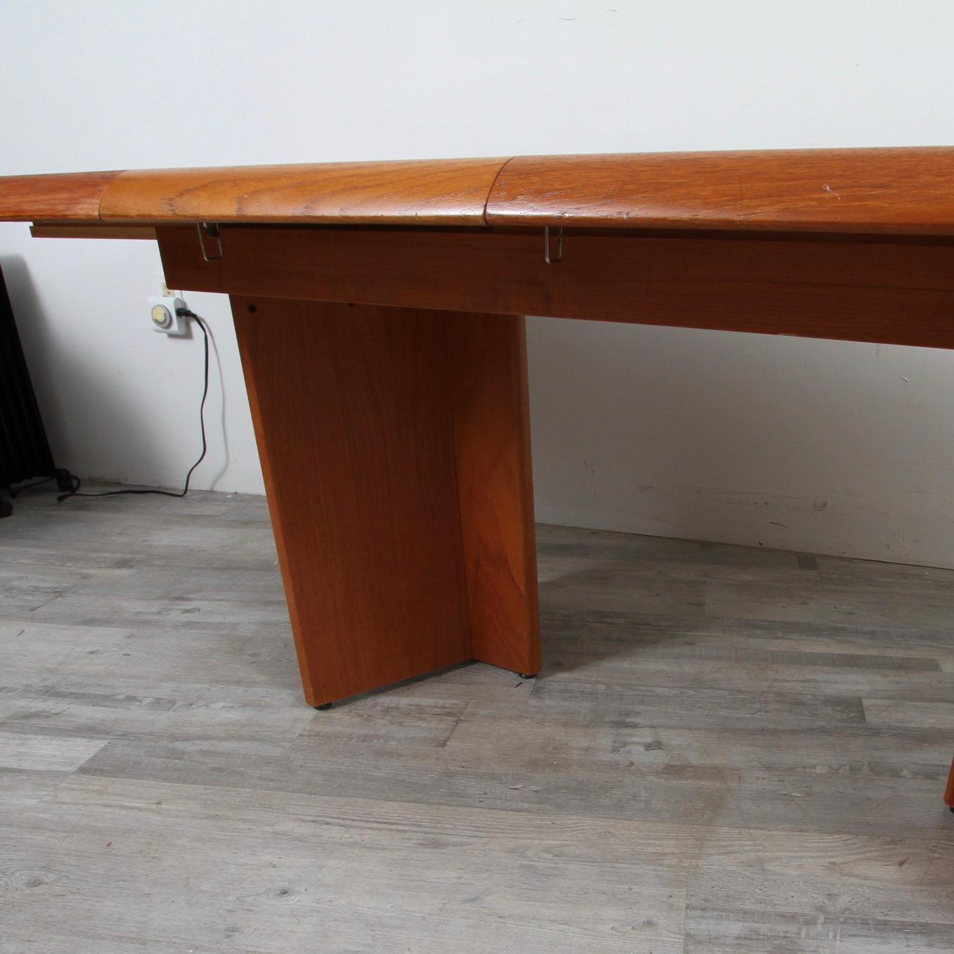 20th Century Danish Modern Teak Extension Dining Table For Sale