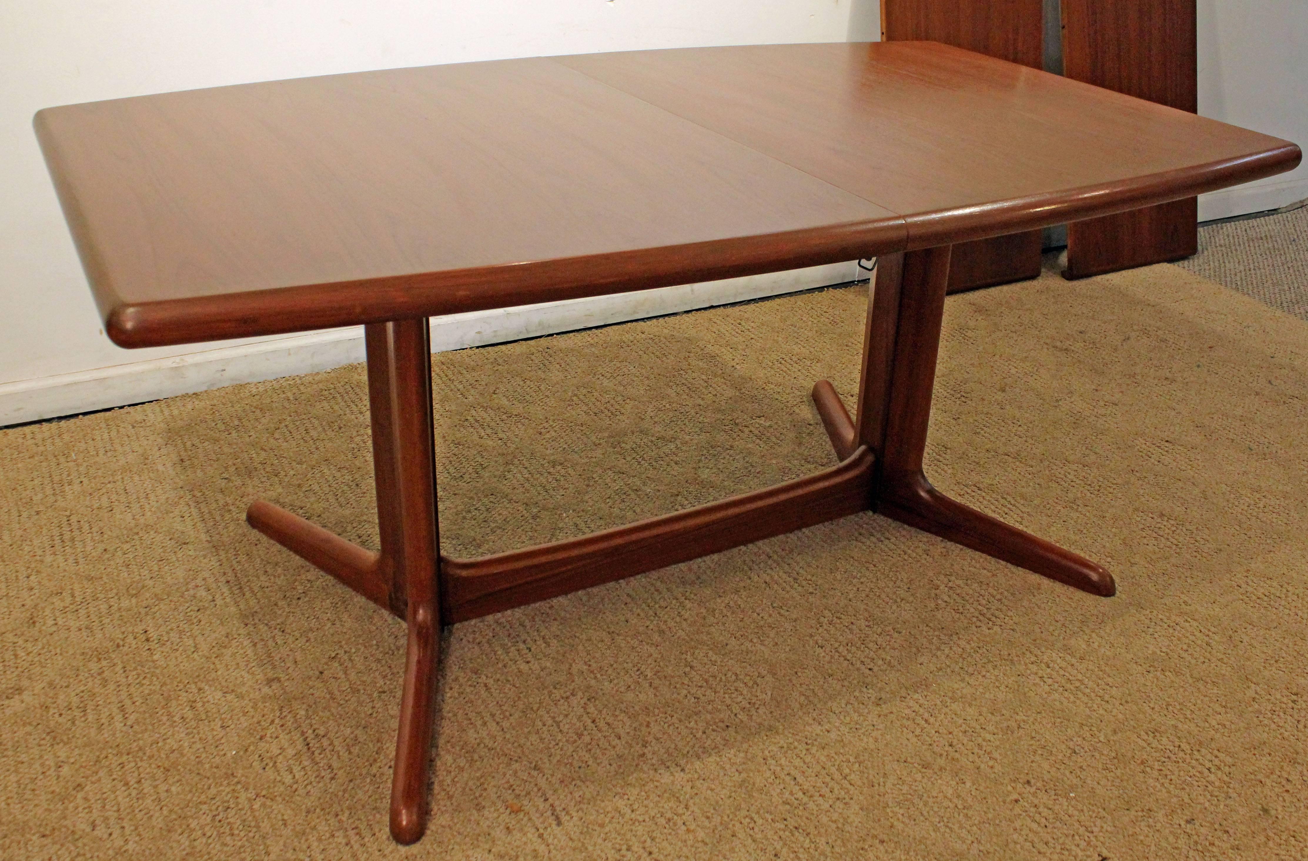 Offered is a Mid-Century Modern teak dining table. Features a 