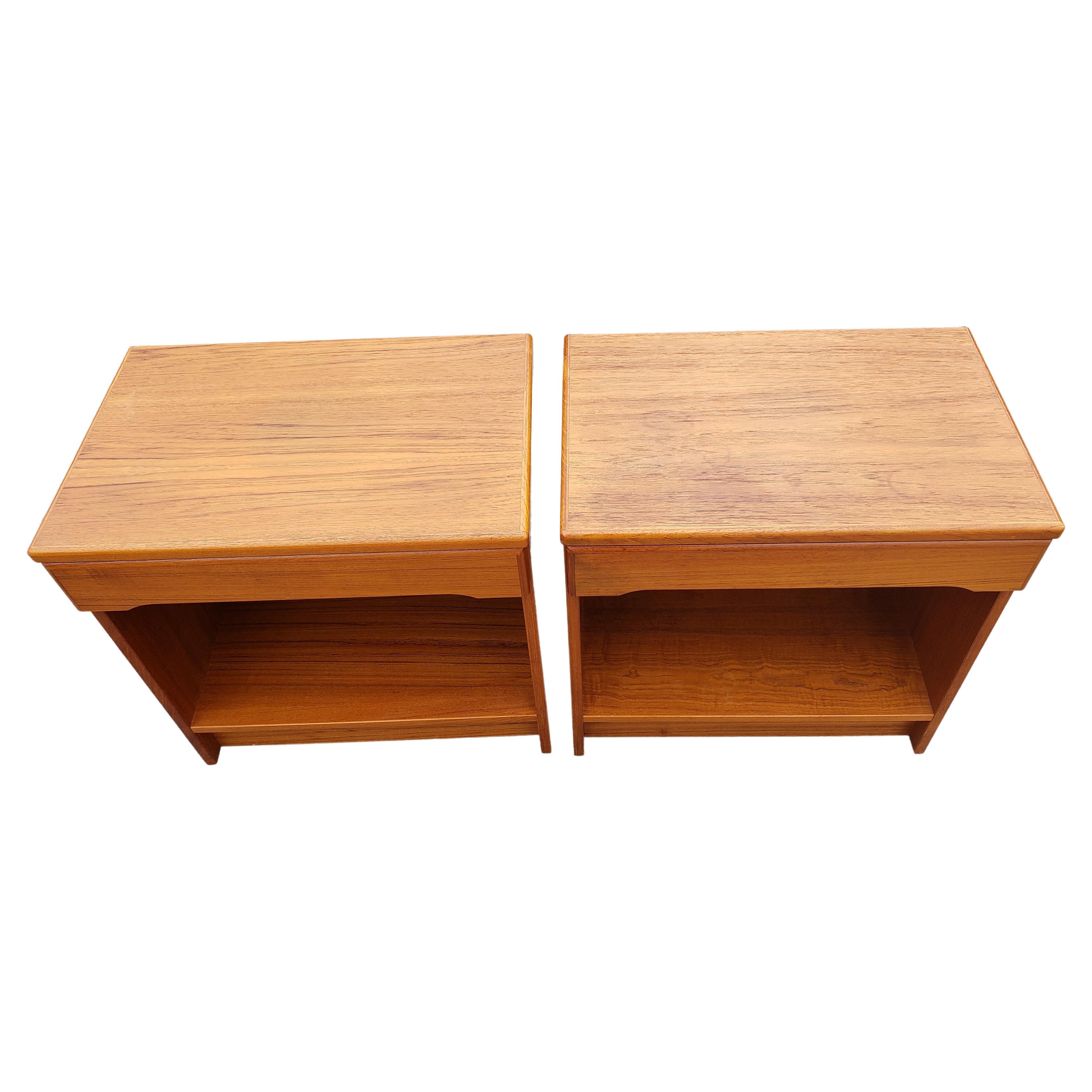A pair Danish modern teak one drawer nightstands with bottom shelf. 
Clean vintage condition. 
Measures 22