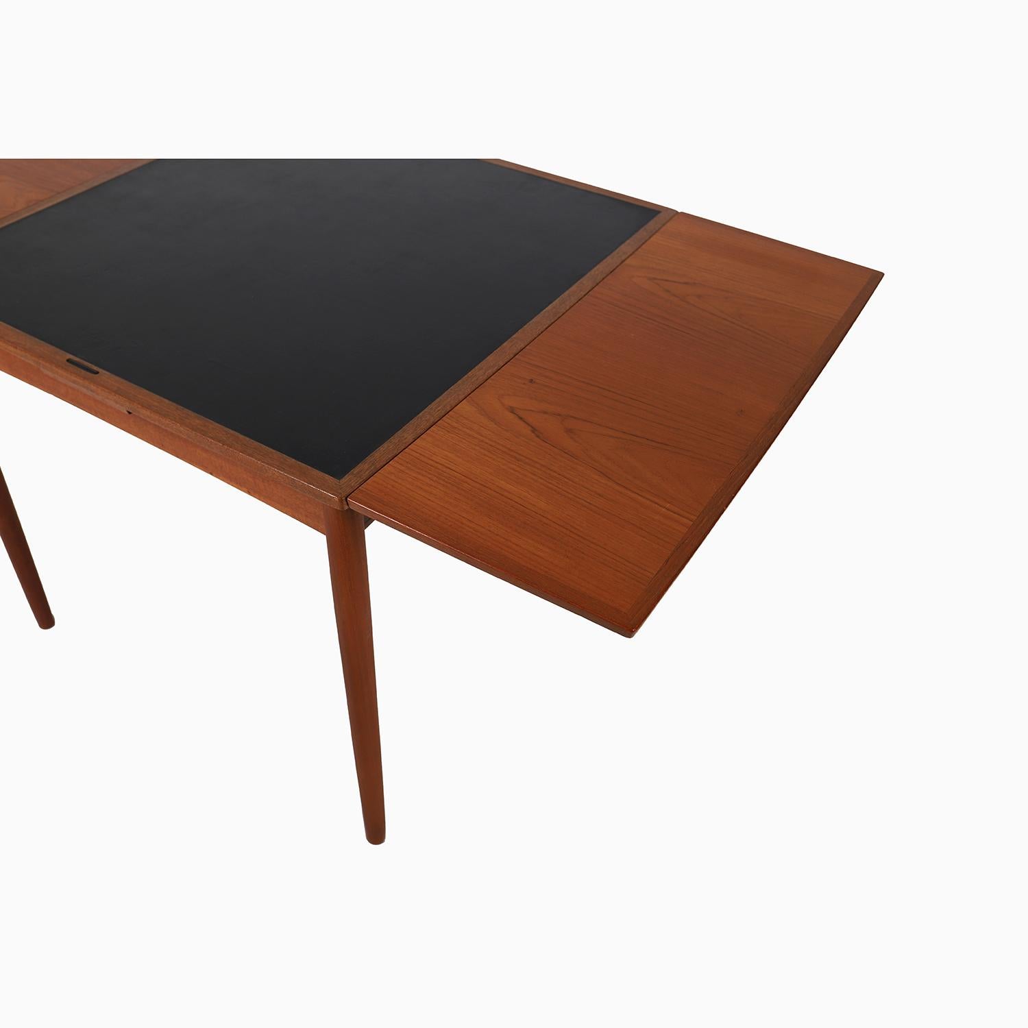 Danish Modern Teak Game table by Poul Hundevad In Excellent Condition For Sale In Minneapolis, MN