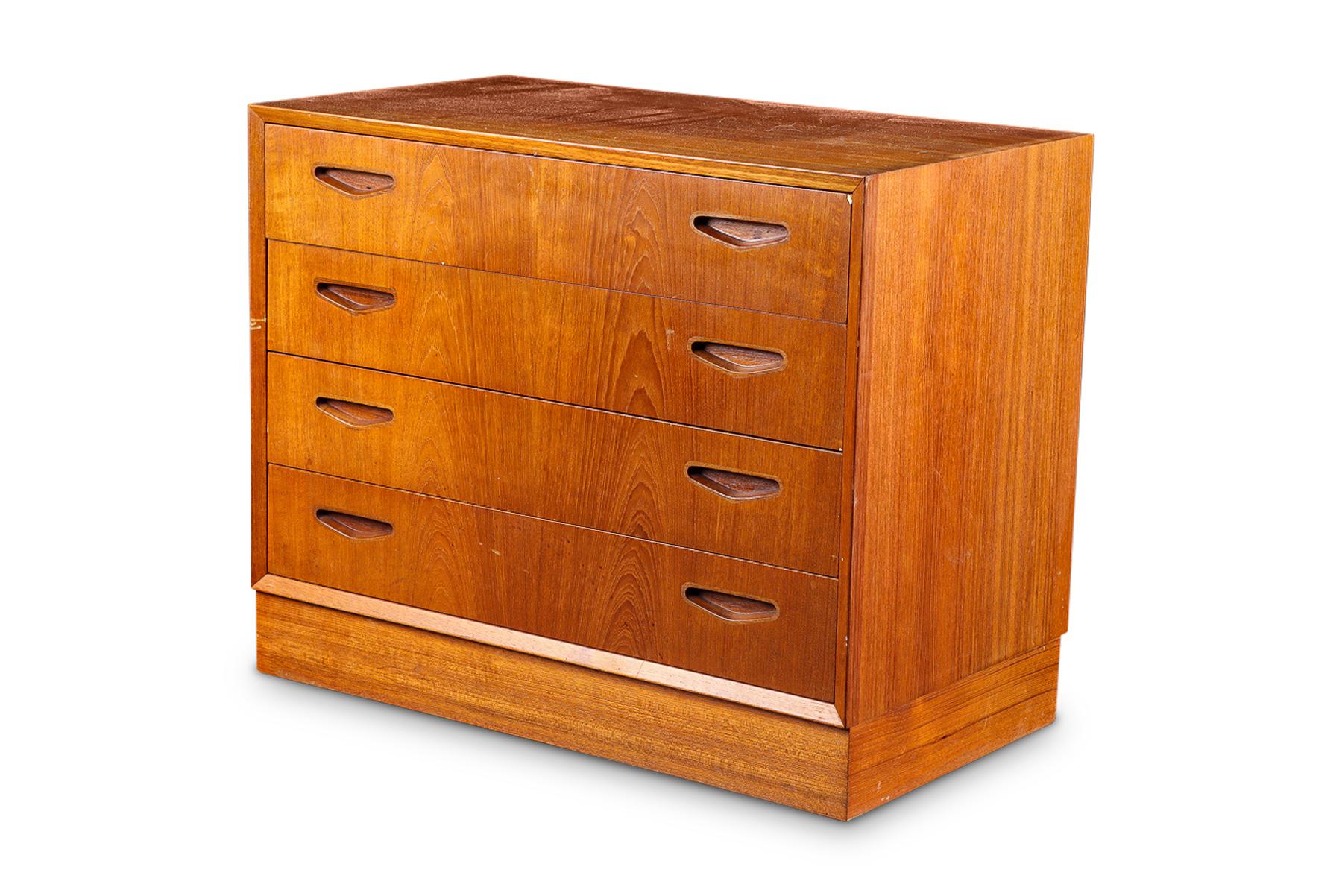 Origine: Danimarca
Progettista: Sconosciuto
Produttore: Ølholm Møbelfabrik
Epoca: anni '60
Materiali: Teak
Misure: 31,5