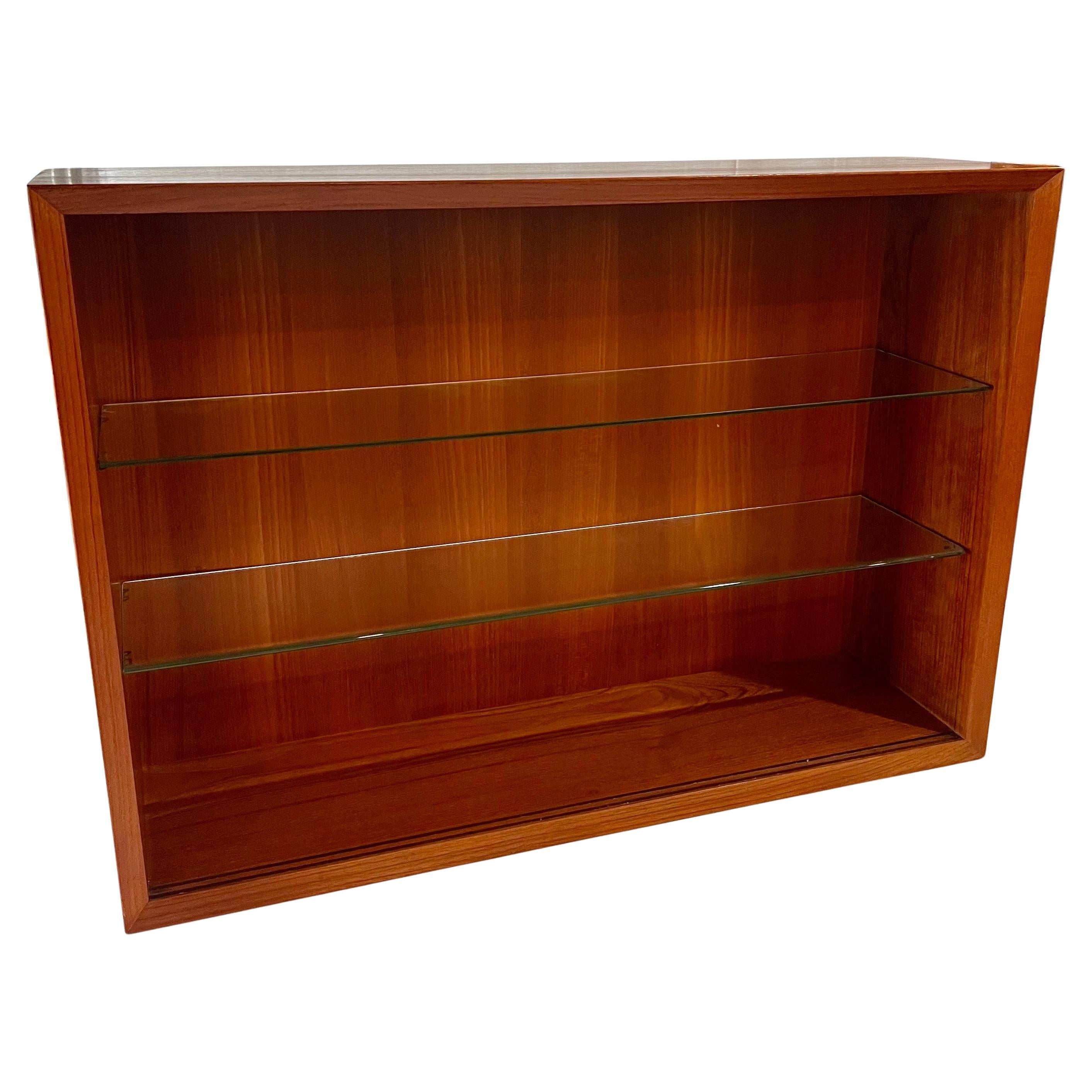Dänische moderne dänische Cado-Wandschranke aus Teakholz und Glas, 2 verfügbar 1