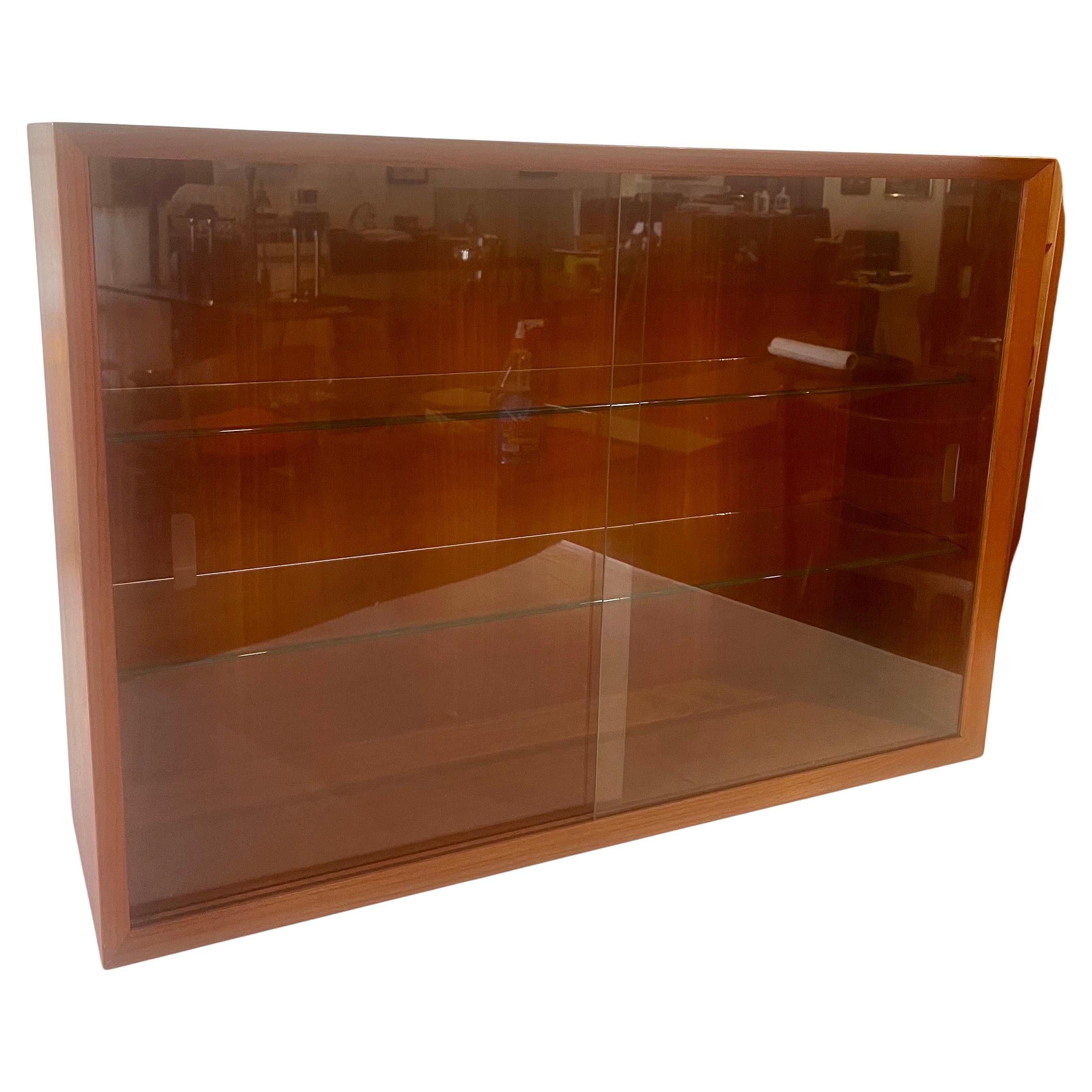 Dänische moderne dänische Cado-Wandschranke aus Teakholz und Glas, 2 verfügbar 4