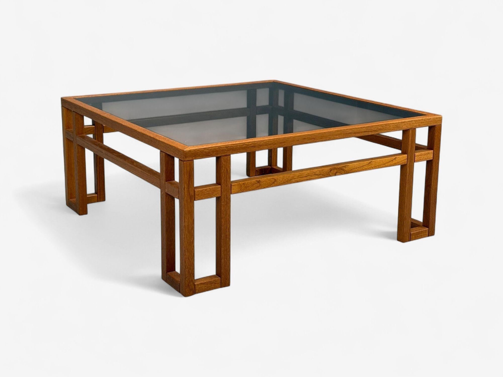 Danois Table basse carrée moderne danoise, en teck et verre, Danemark, années 1960 en vente