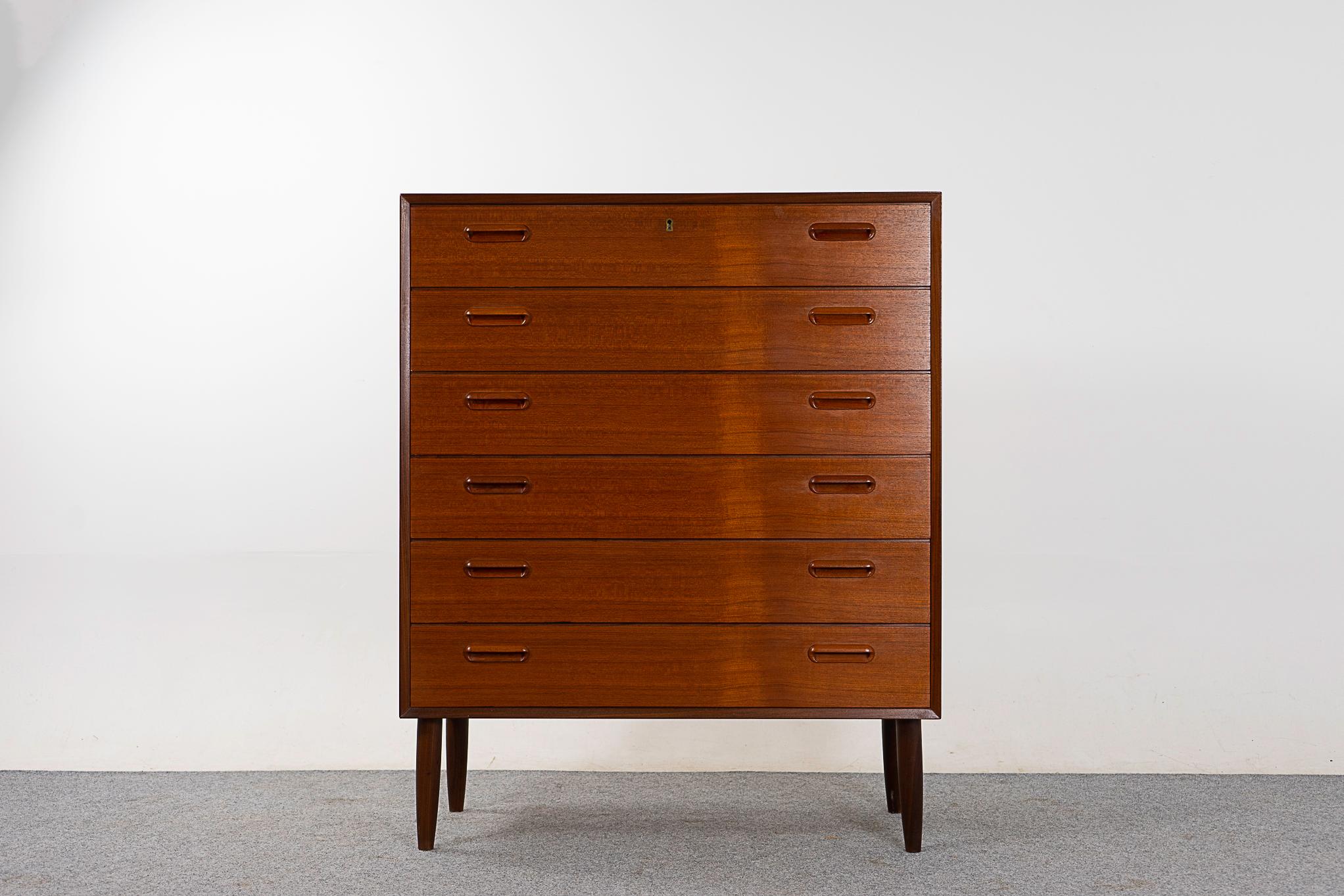 Teak Mid-Century Modern dresser, circa 1960s. Lovely deep hue, great stature too! Sleek integrated horizontal drawer pulls and slim piked legs. Glam up your bedroom. 

Unrestored item, very minor marks, consistent with age.

Please inquire for