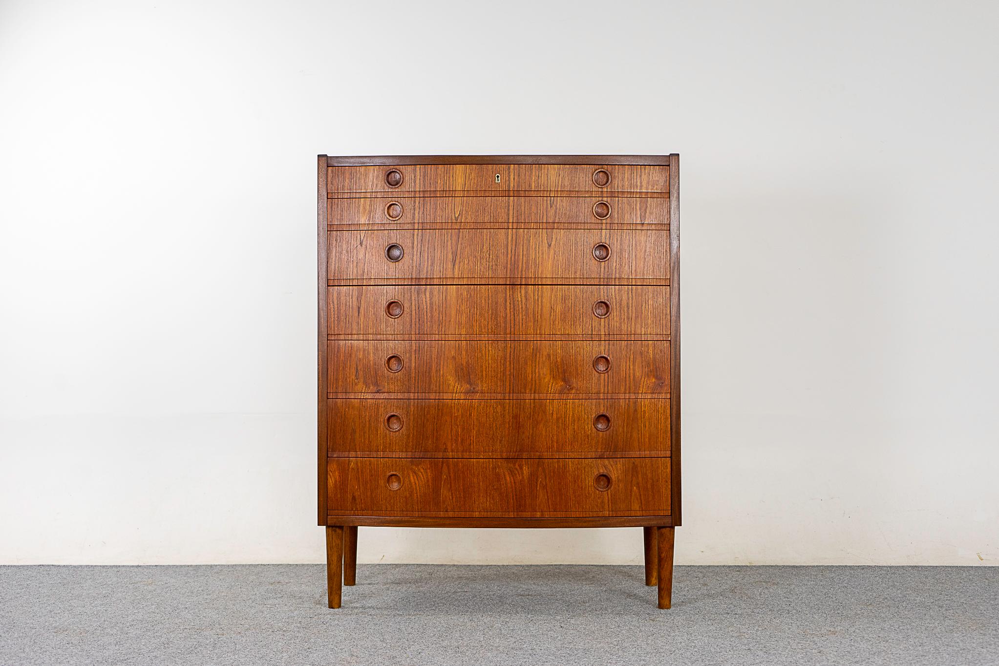 Teak midcentury highboy dresser, circa 1960s. Graduated drawer design with darling sleek, slim top drawers with fun finger pulls. Elegant bow Front Design, a nice touch for your bedroom. Beautiful patina!

Please inquire for international shipping
