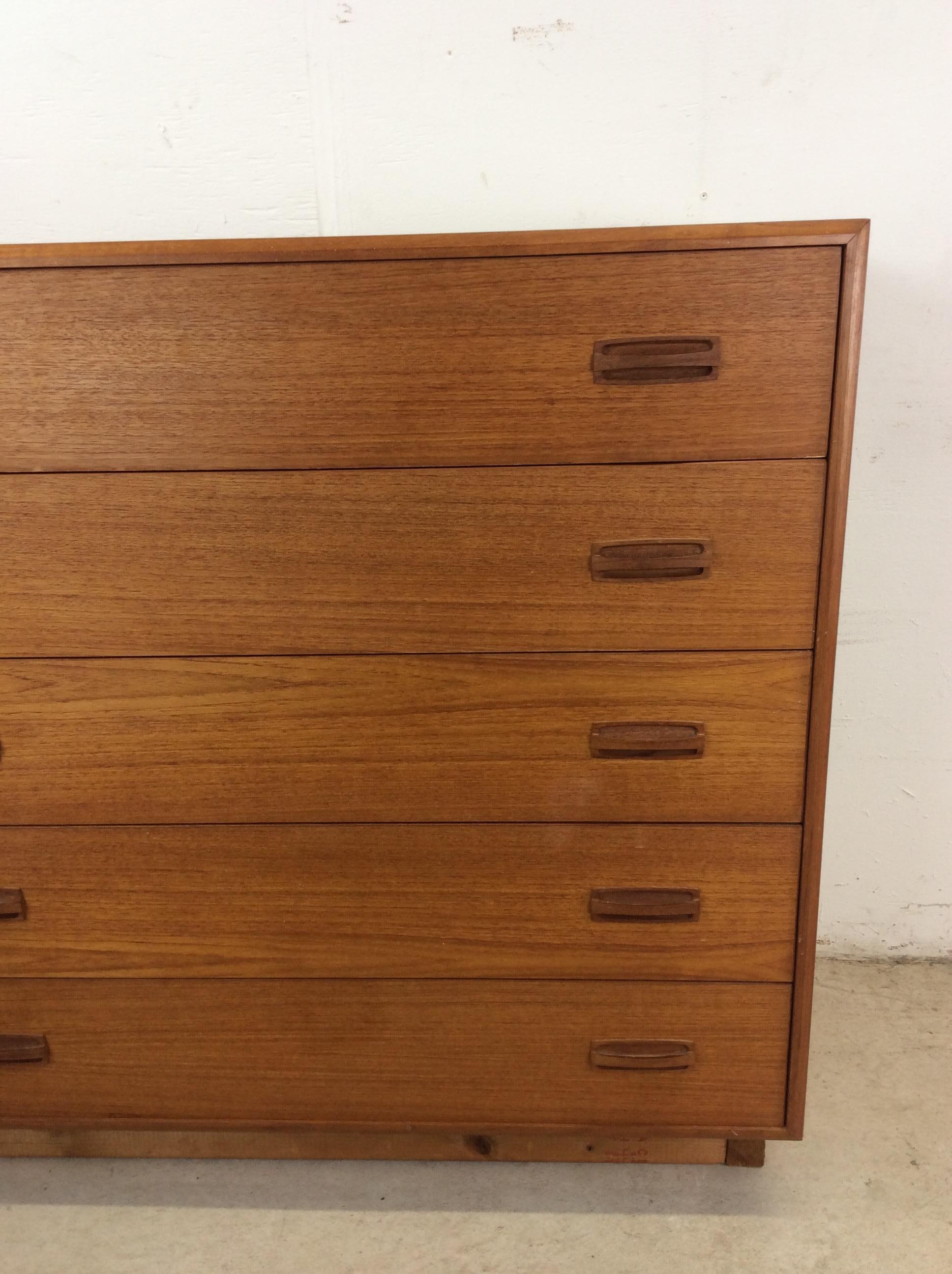 Scandinavo moderno Danish Modern Teak Highboy Dresser in vendita