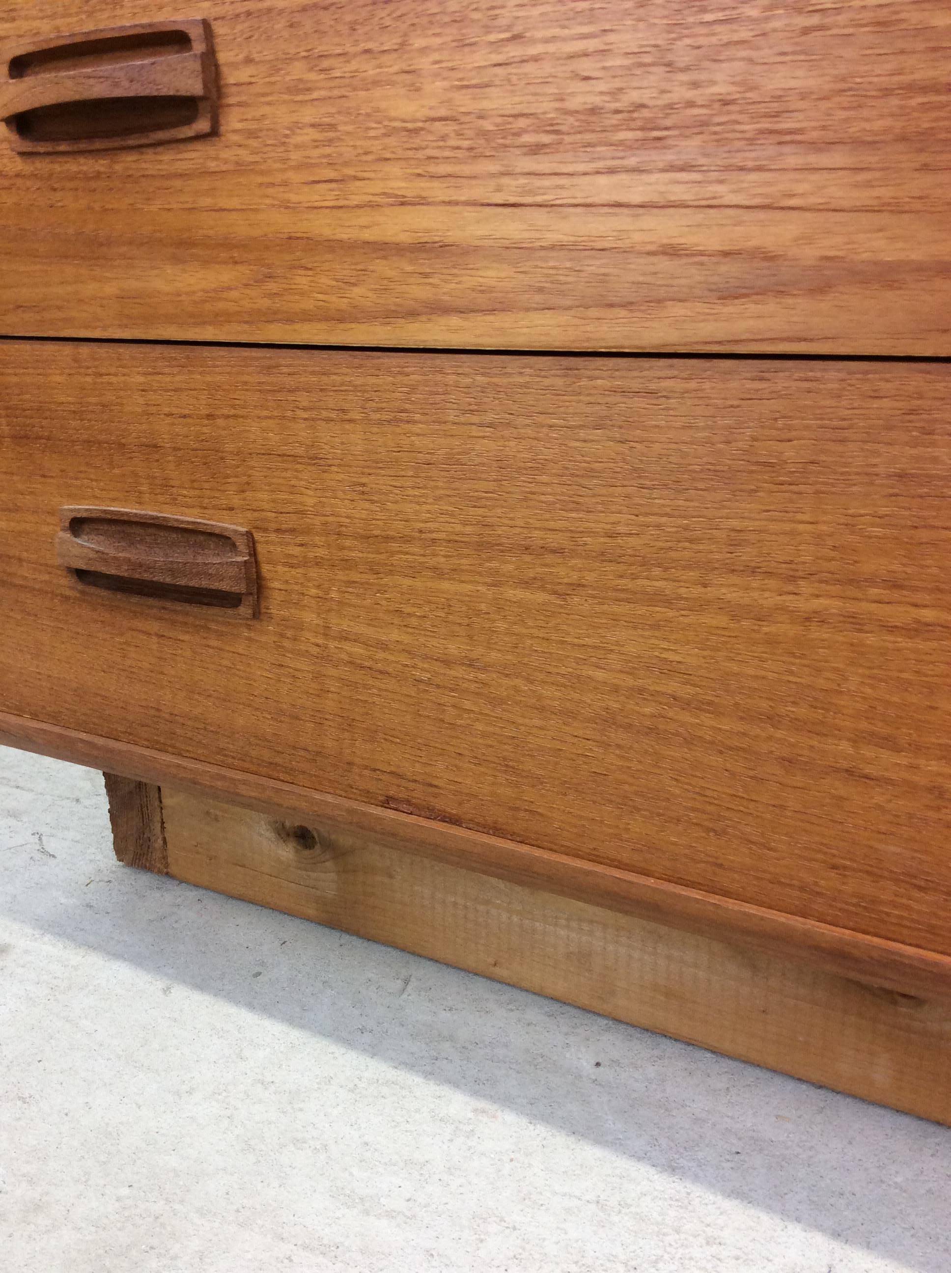 XX secolo Danish Modern Teak Highboy Dresser in vendita