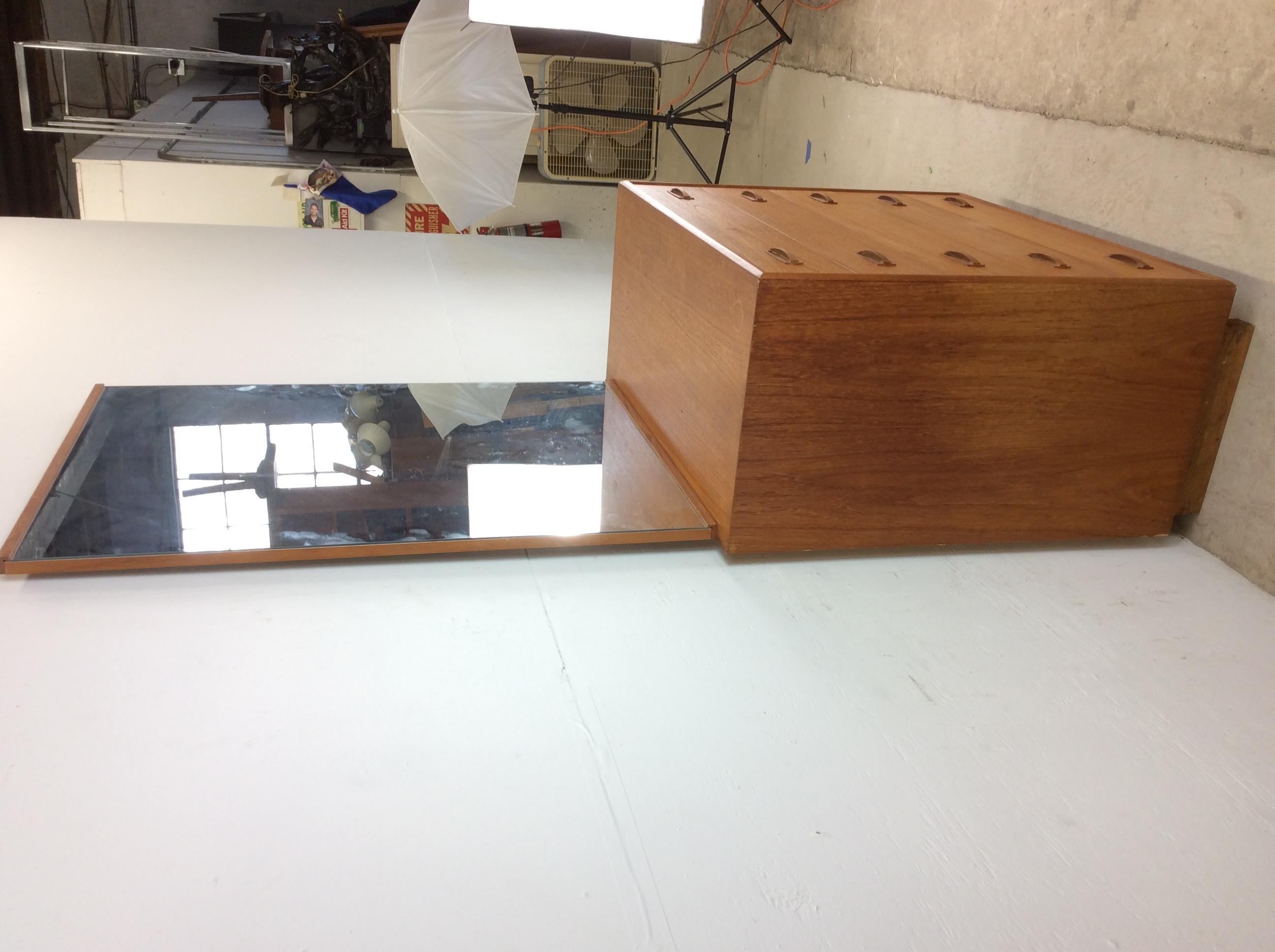 Danish Modern Teak Highboy Dresser with Mounted Mirror in vendita 3