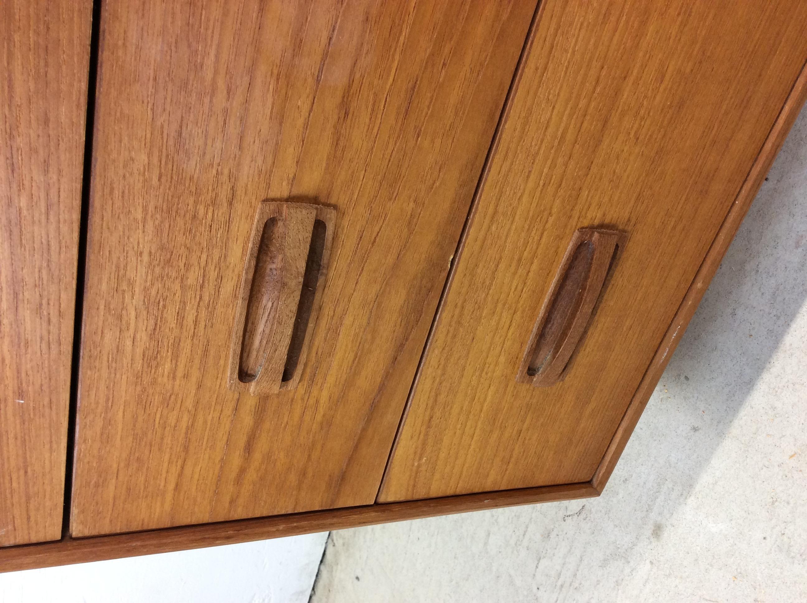 Danish Modern Teak Highboy Dresser with Mounted Mirror in vendita 7
