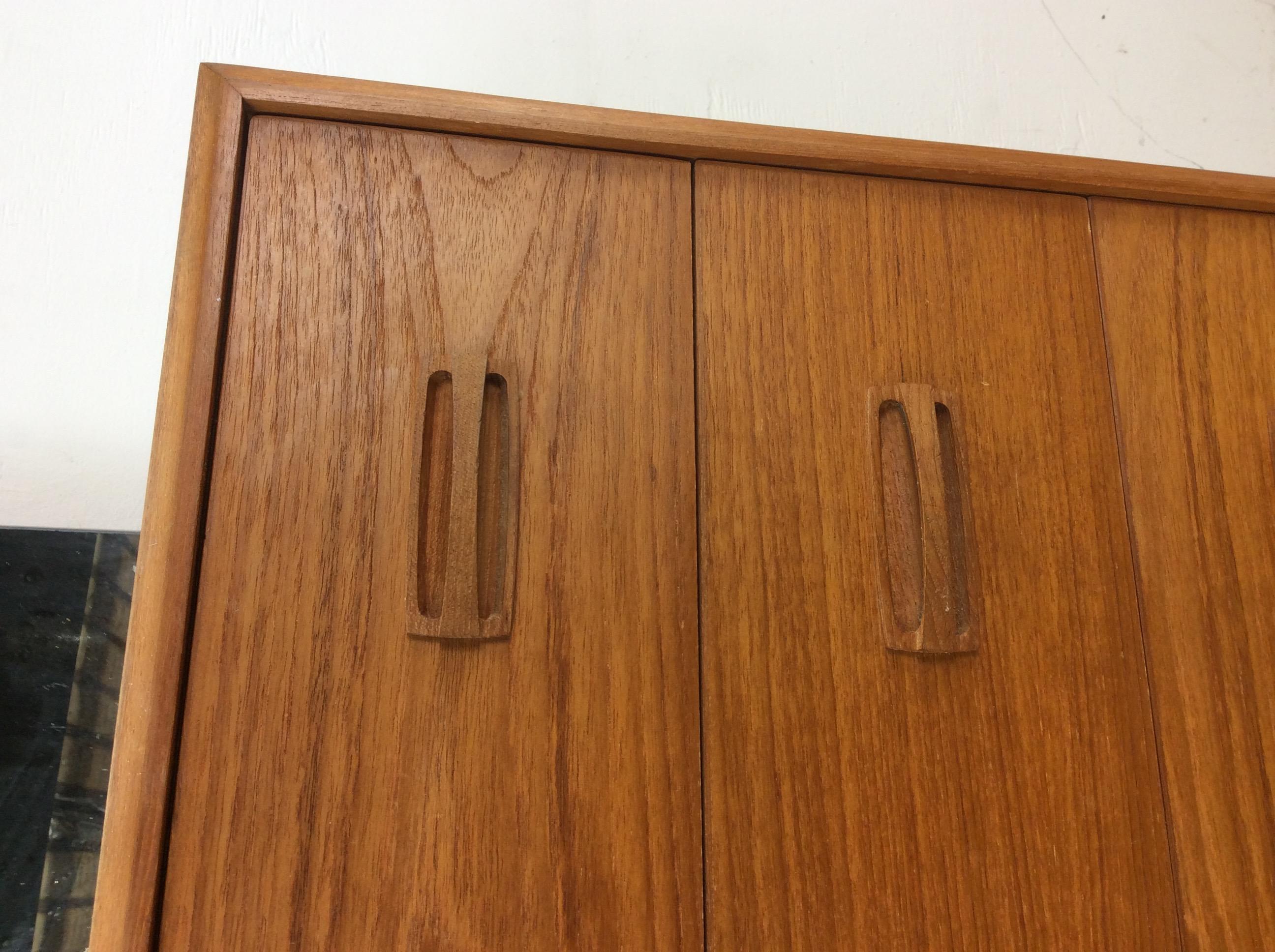 Danish Modern Teak Highboy Dresser with Mounted Mirror in vendita 8