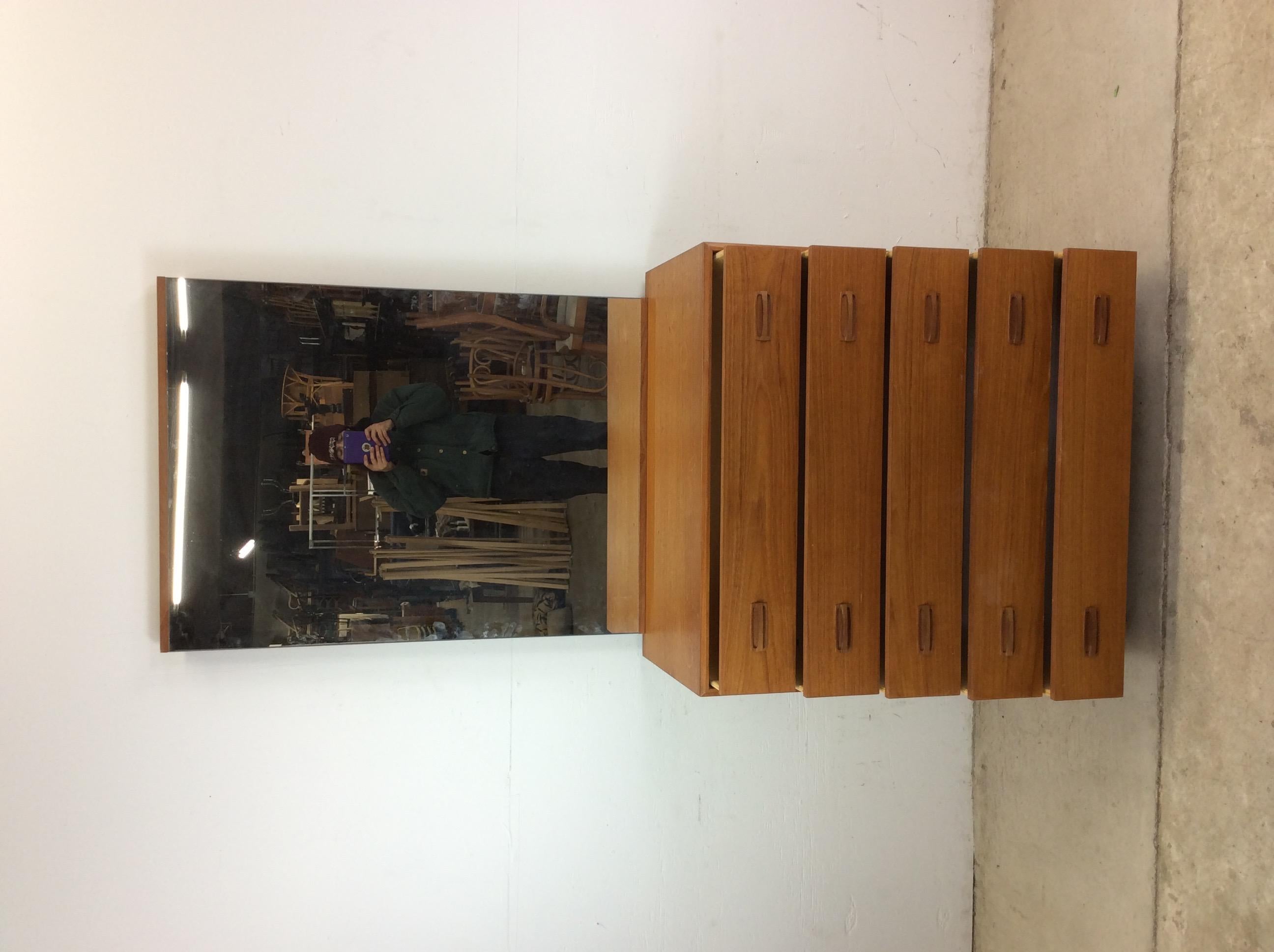 Danish Modern Teak Highboy Dresser with Mounted Mirror in vendita 10