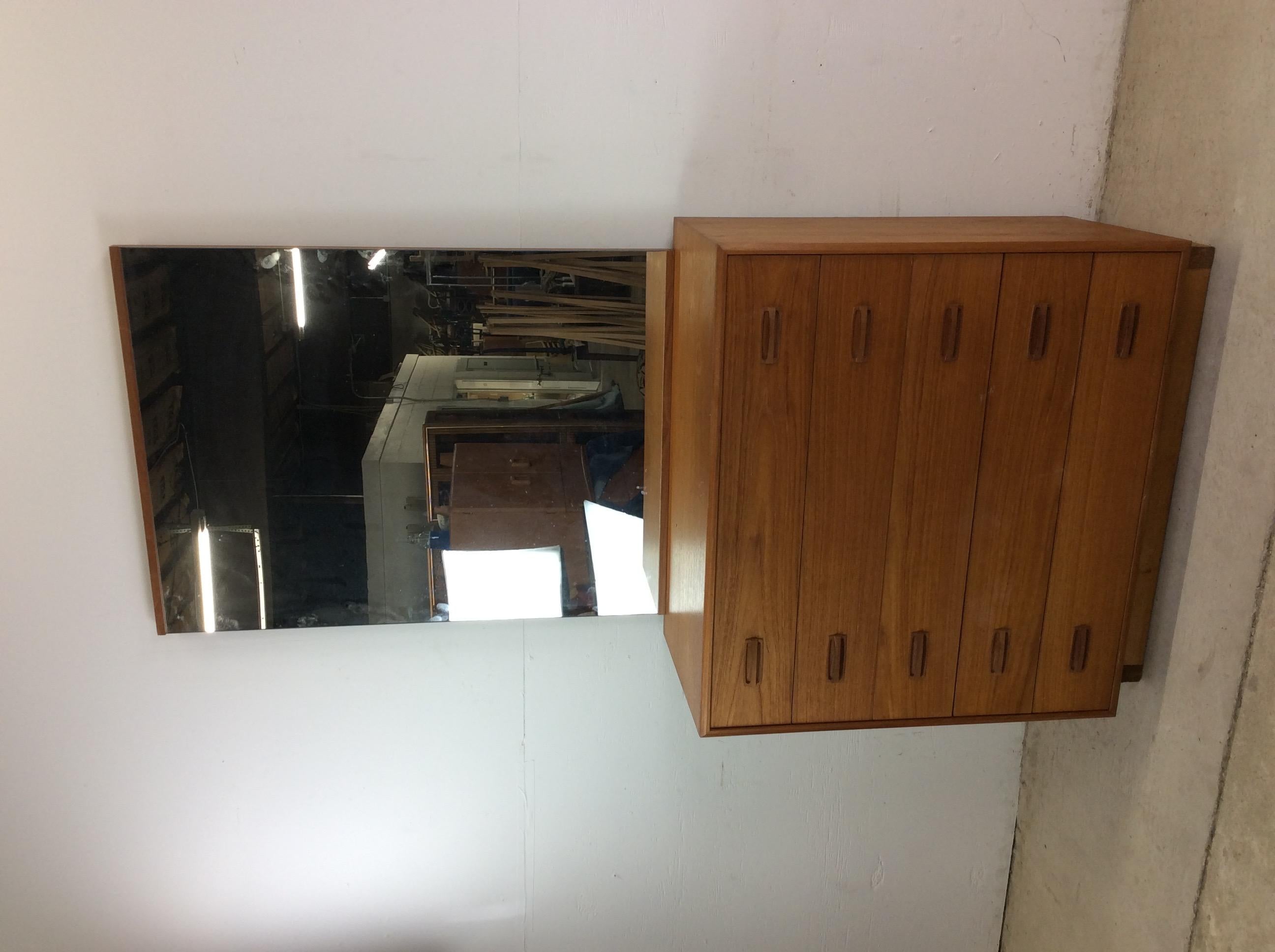 Scandinavo moderno Danish Modern Teak Highboy Dresser with Mounted Mirror in vendita