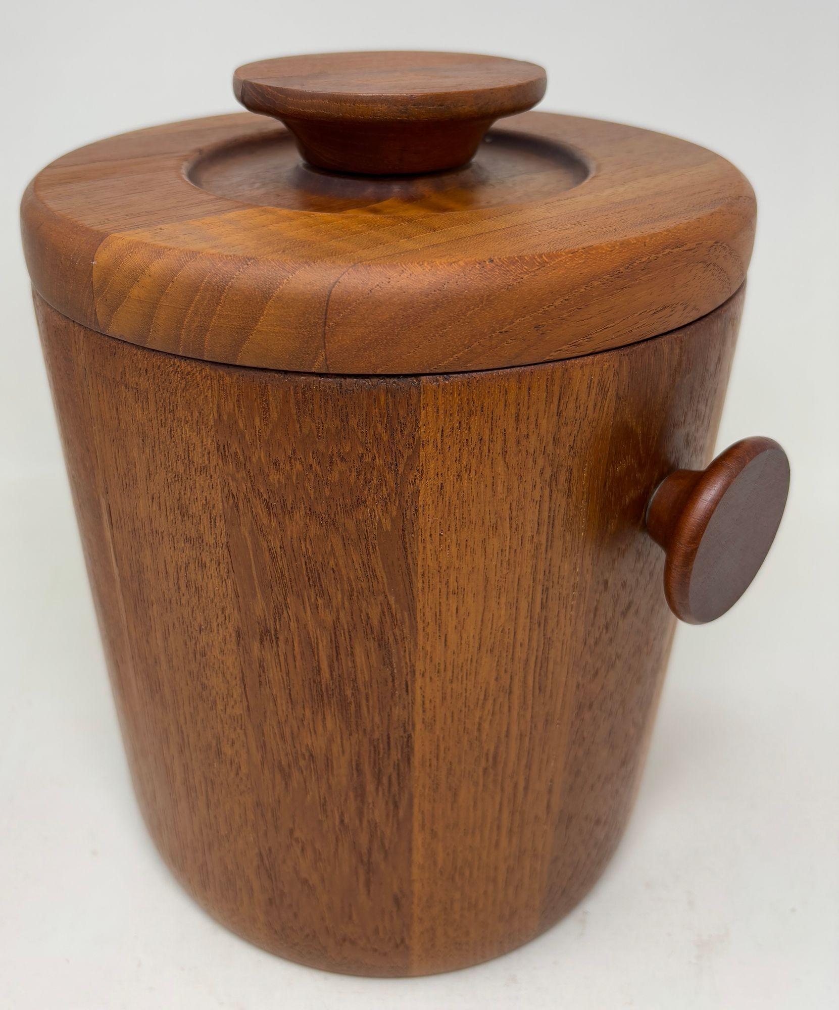 Mid-Century Danish Modern Teak Ice Bucket in the Style of Dansk,  Jens Quistgaard – 1960s, Denmark.
A striking example of Danish Mid-Century Modern design, this vintage teak ice bucket is crafted in the iconic style of Jens Quistgaard for Dansk