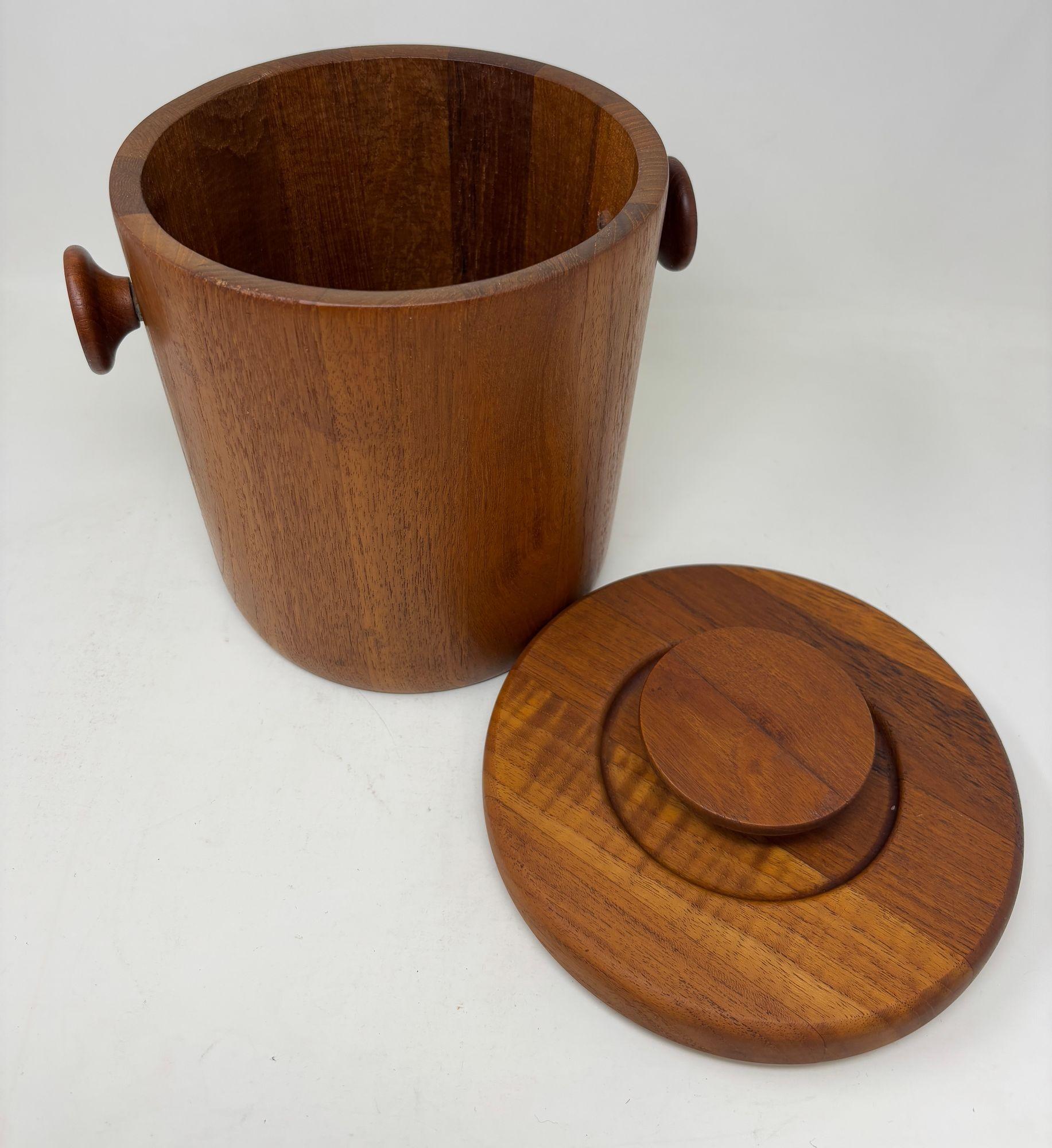 Danish Modern Teak Ice Bucket Dansk Jens Quistgaard Style 1960s Denmark In Good Condition For Sale In North Hollywood, CA