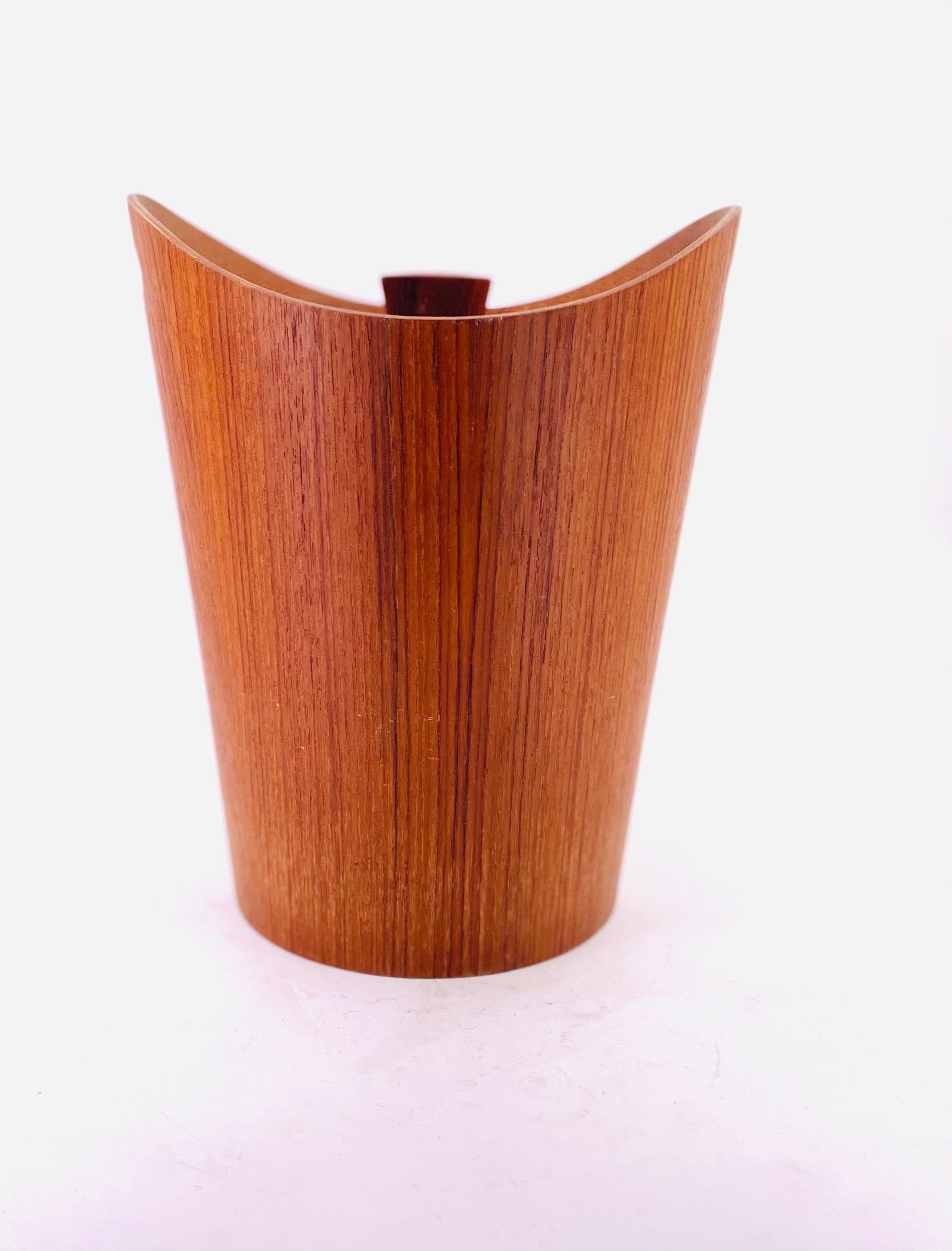 Beautiful and rare laminated teak ice bucket with handles, circa 1950s with an aluminum insert.