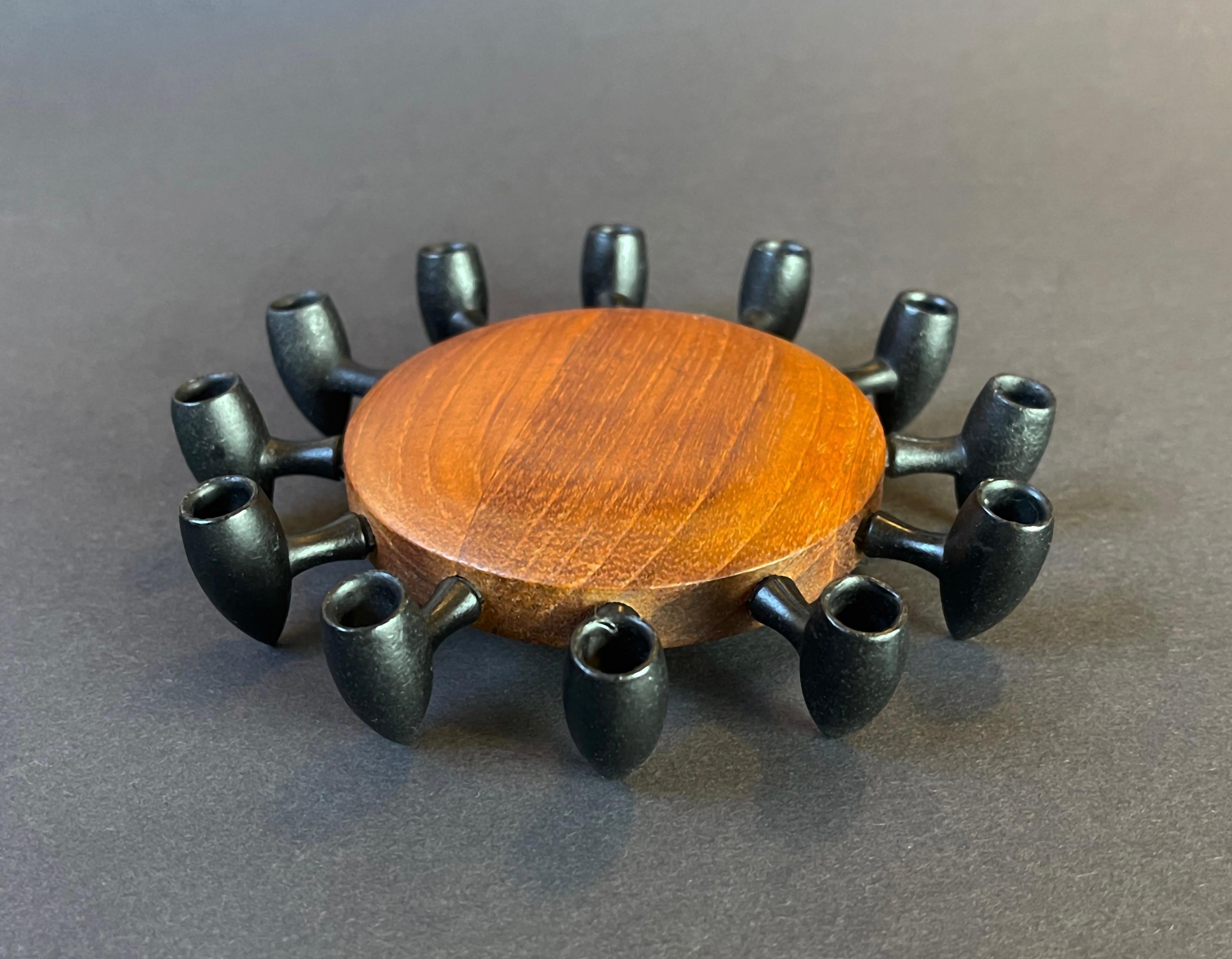 Fatto a mano Portacandele moderno danese in teak e ferro a 12 braccia di Digsmed del 1969 ca. in vendita
