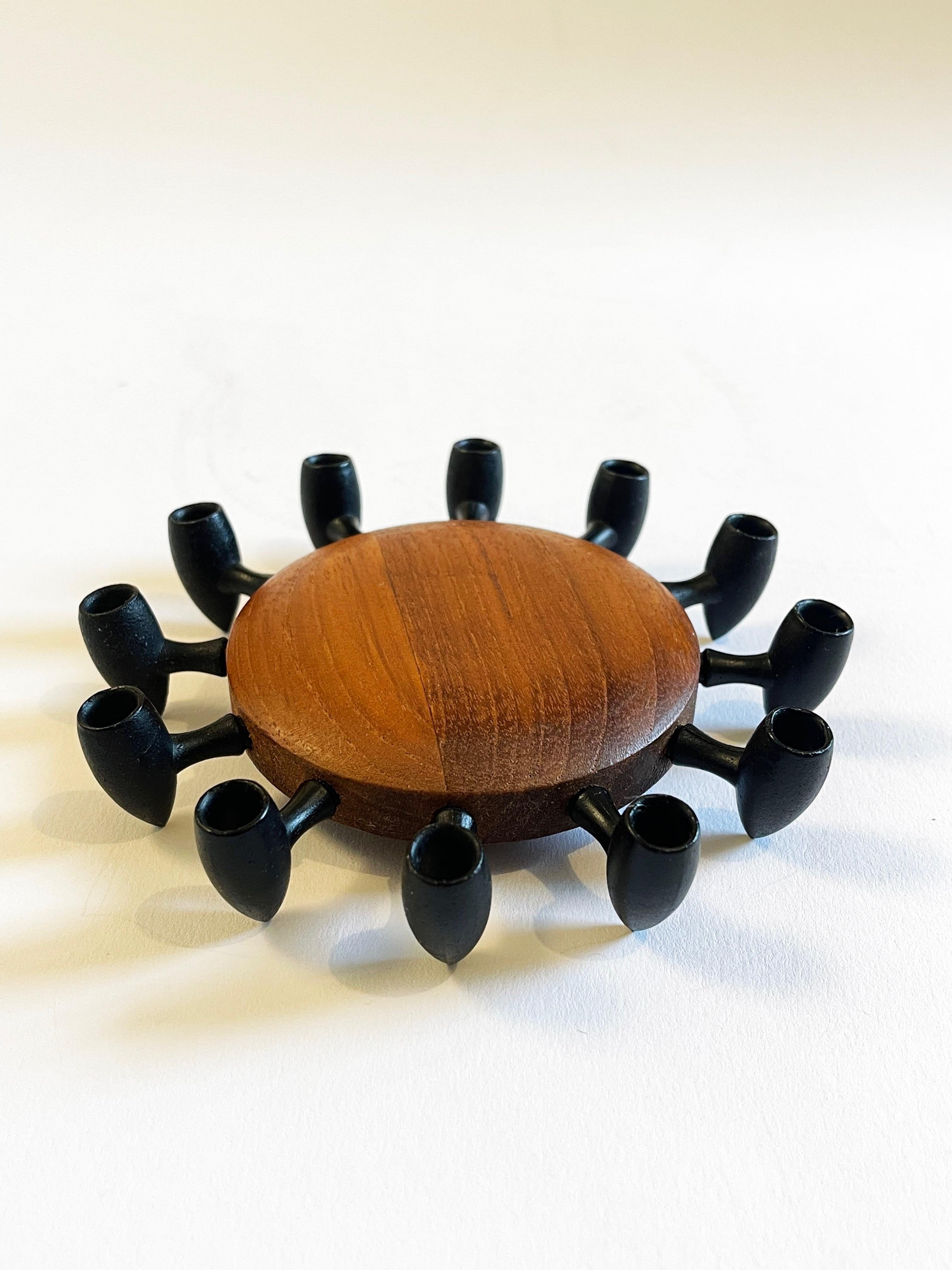 Portacandele moderno danese in teak e ferro a 12 braccia di Digsmed del 1969 ca. In condizioni buone in vendita a Andernach, DE