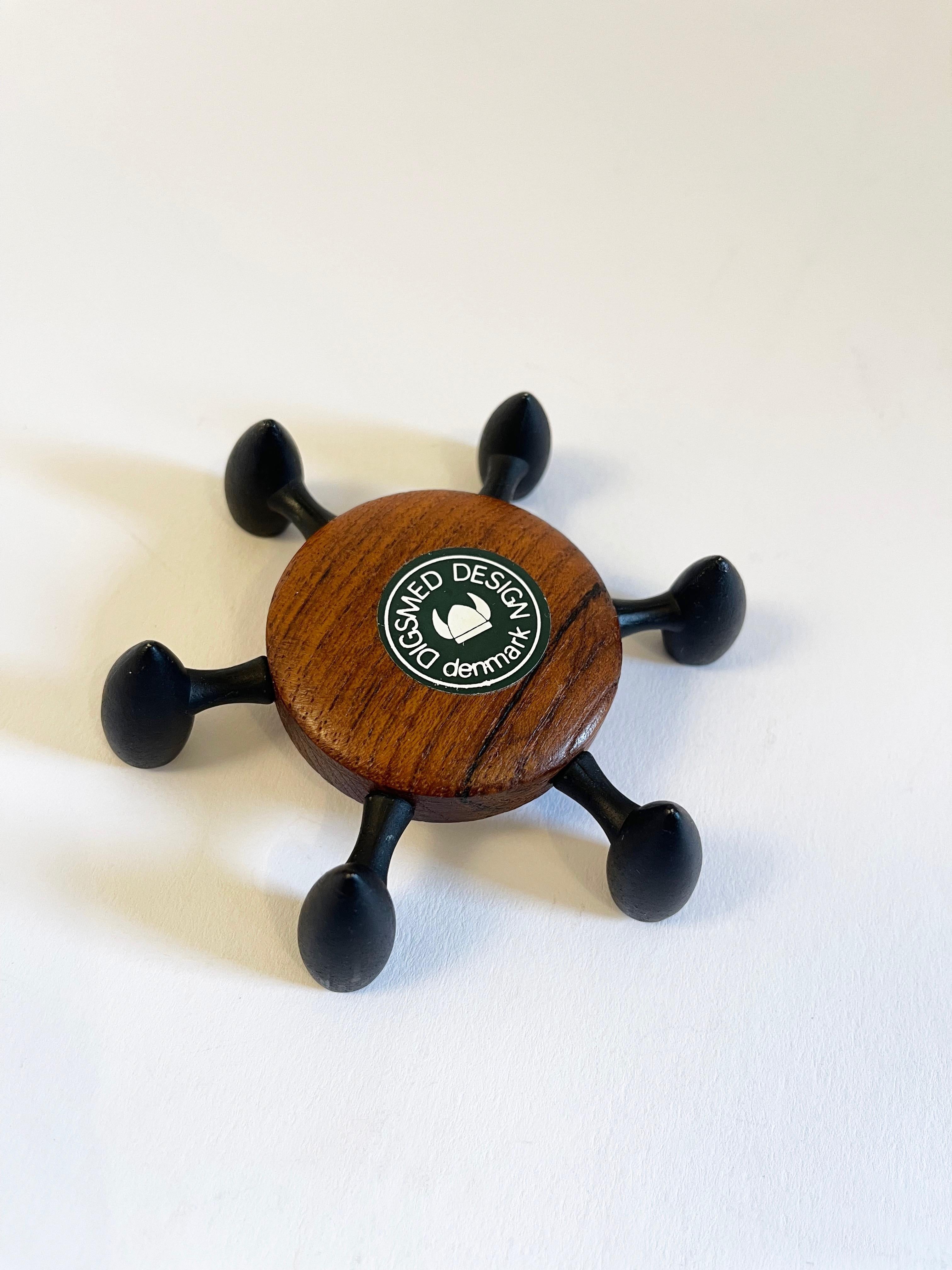Fatto a mano Portacandele moderno danese in teak e ferro a 6 braccia di Digsmed del 1969 ca. in vendita