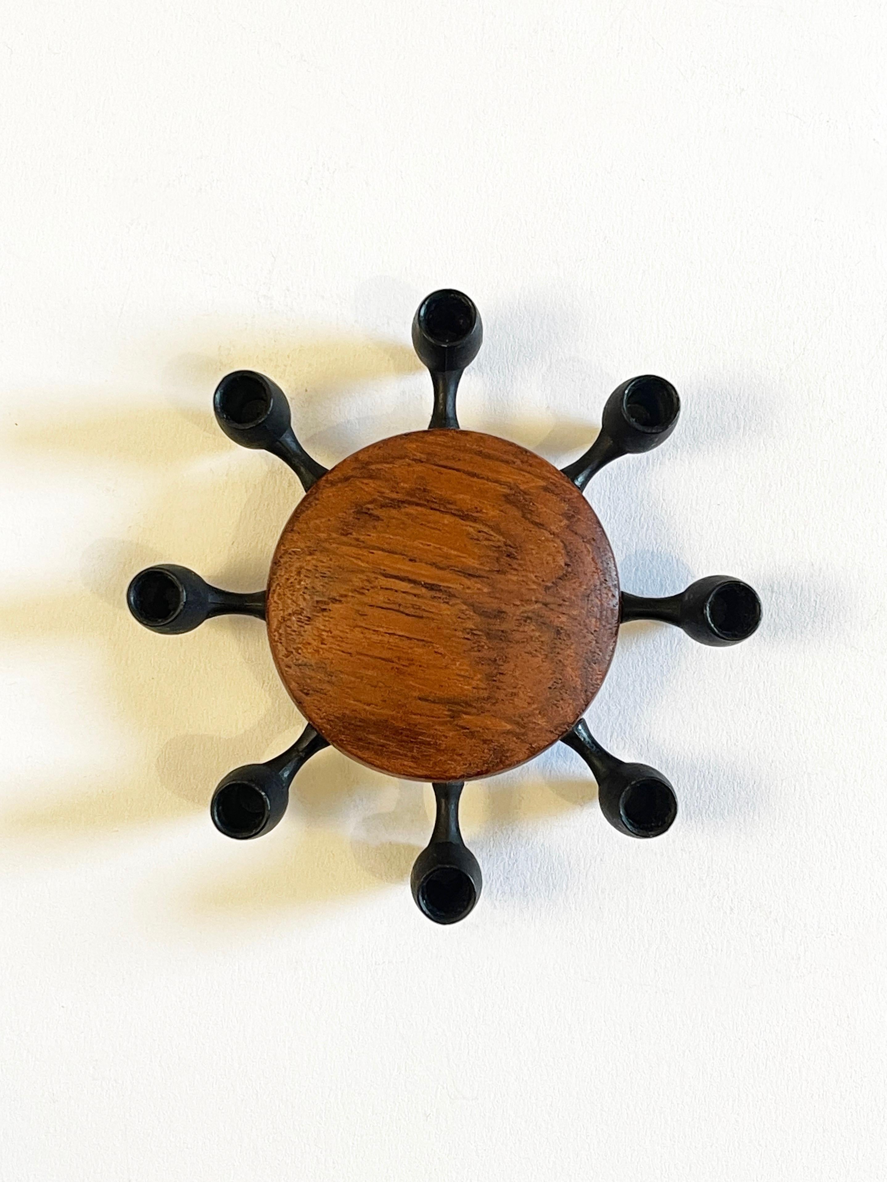 Portacandele moderno danese in teak e ferro a 8 braccia di Digsmed del 1969 ca. in vendita 2