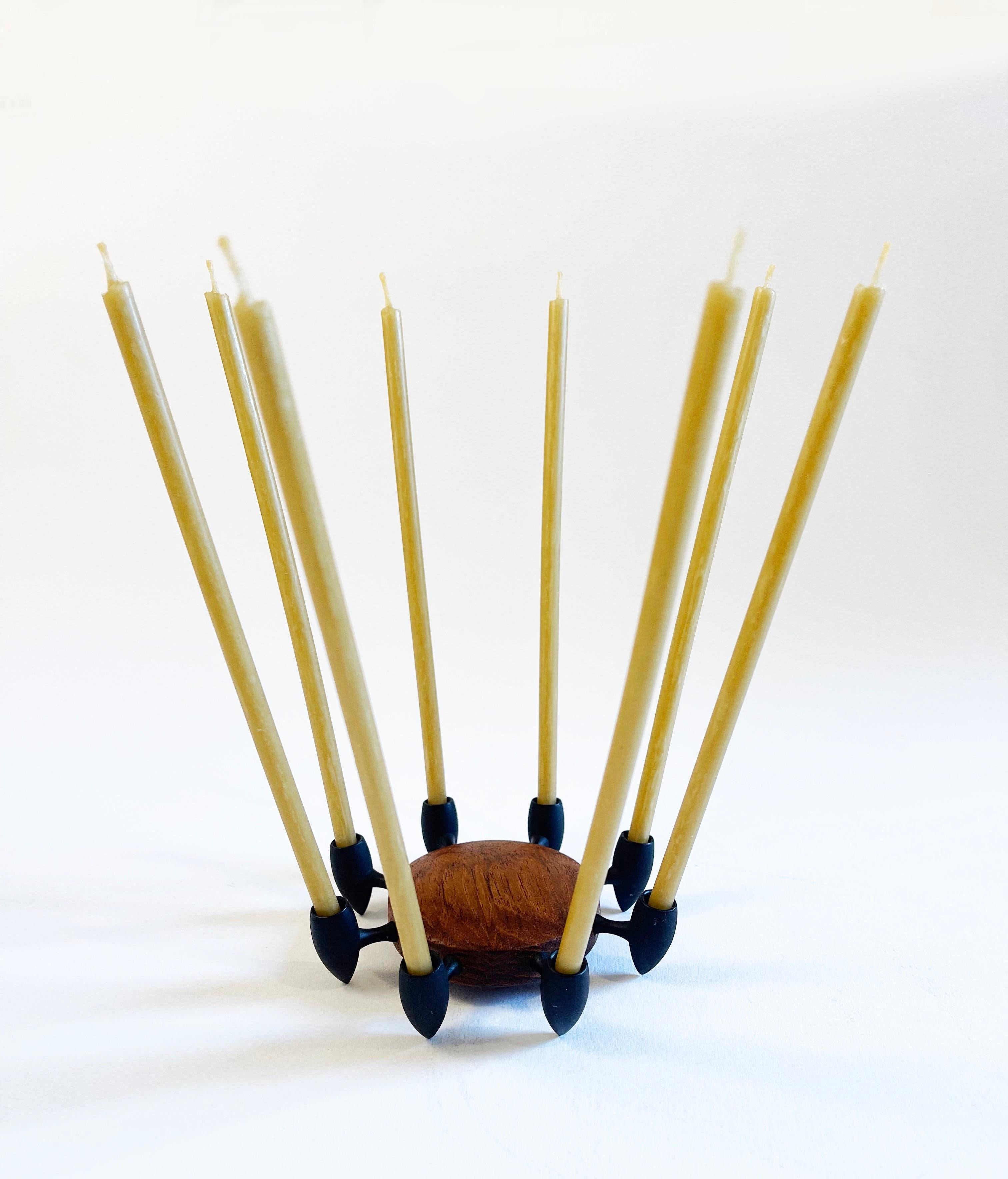 Fatto a mano Portacandele moderno danese in teak e ferro a 8 braccia di Digsmed del 1969 ca. in vendita